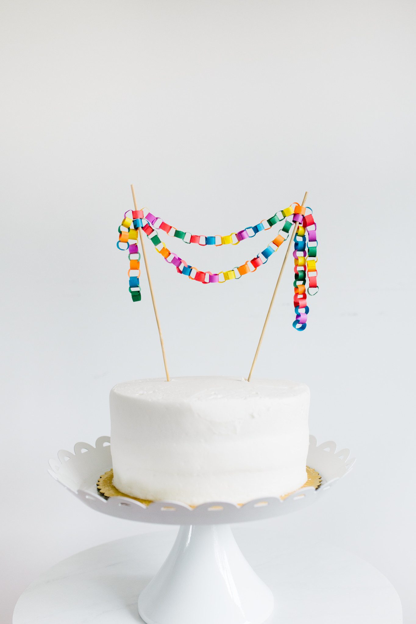 Adorable DIY Mini Paper Chain Cake Topper Tutorial The Pretty Life Girls