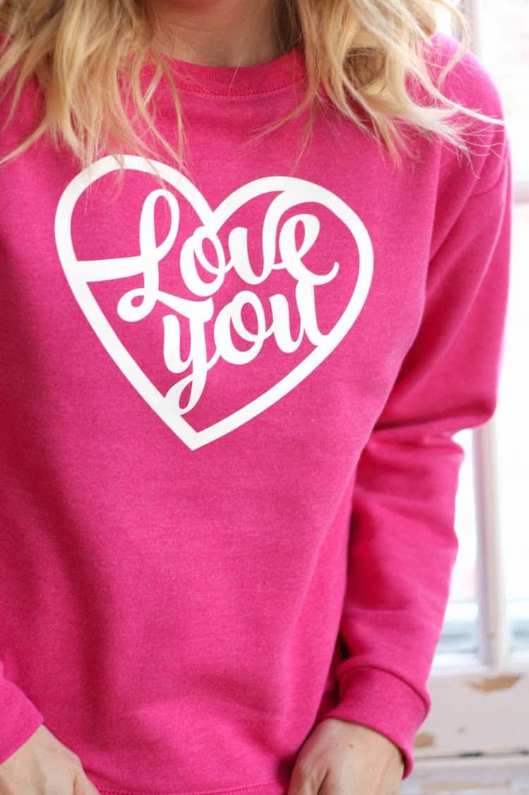 10 Silhouette CAMEO Projects for Beginners + a tutorial featured by Top US Craft Blog + The Pretty Life Girls + DIY Iron-On Valentine Sweatshirt