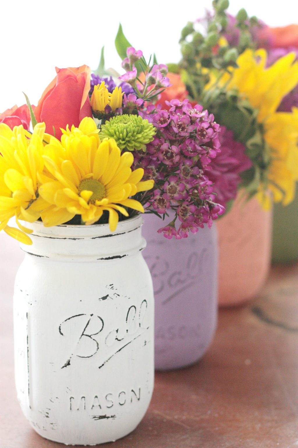 Distressed painted jar vases with bright flowers for DIY Easy Mothers Day Vase and Printable Tag