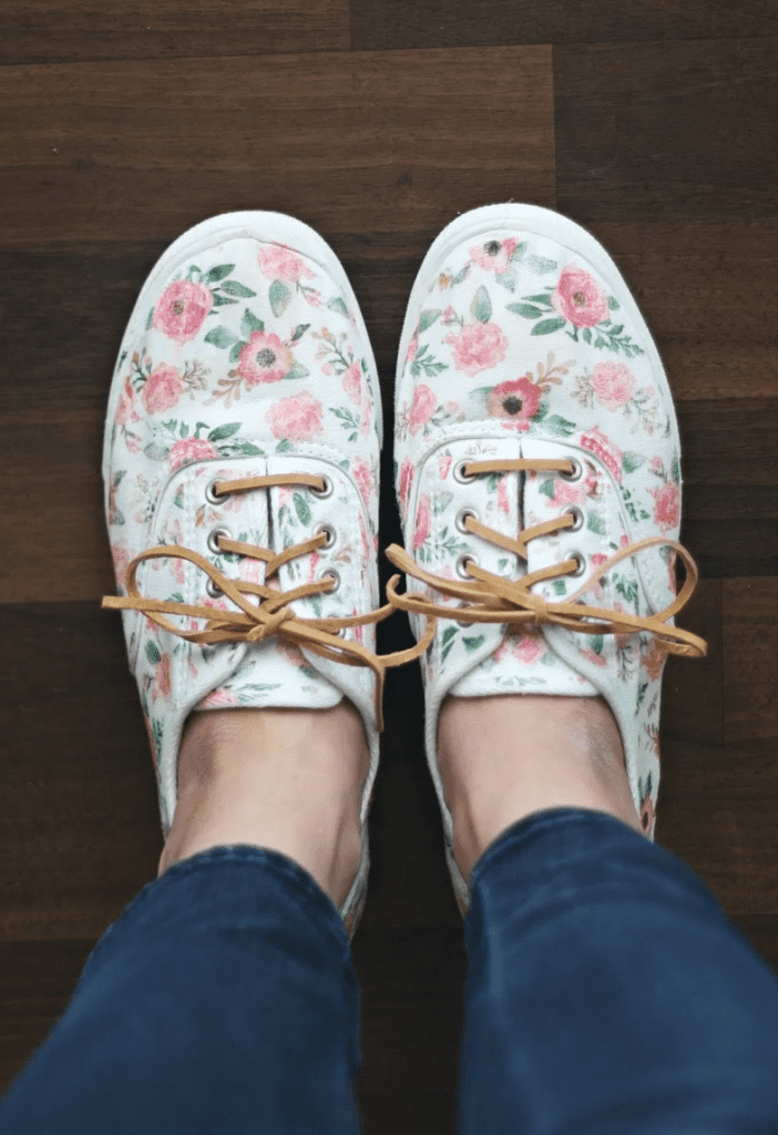 10 Spring Projects You Need to Make + featured by Top US Craft Blog + The Pretty Life Girls: DIY Floral Sneakers