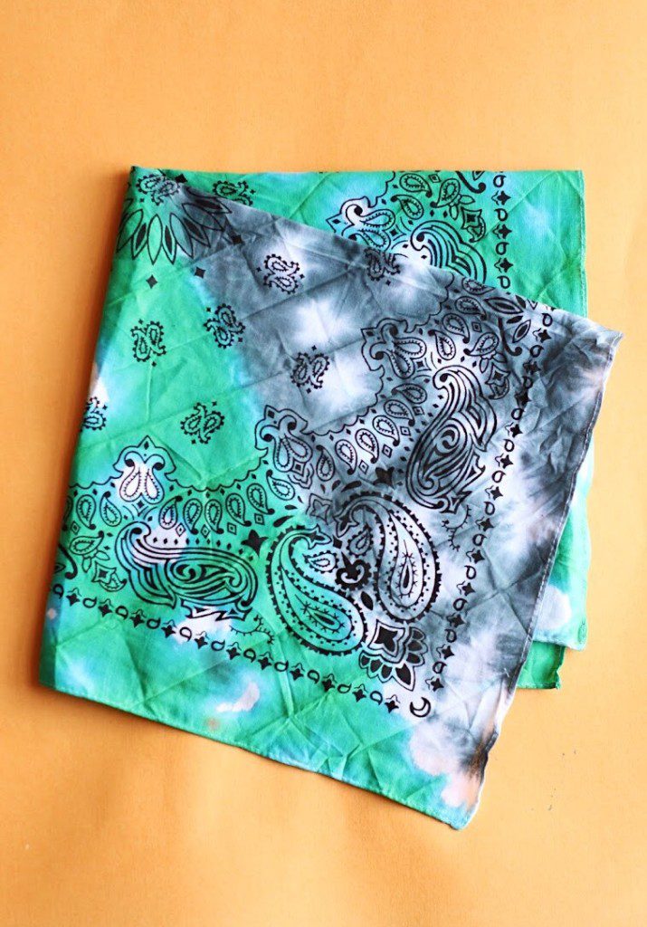5 DIY Tie Dye Bandanas, 5 Ways! The Pretty Life Girls
