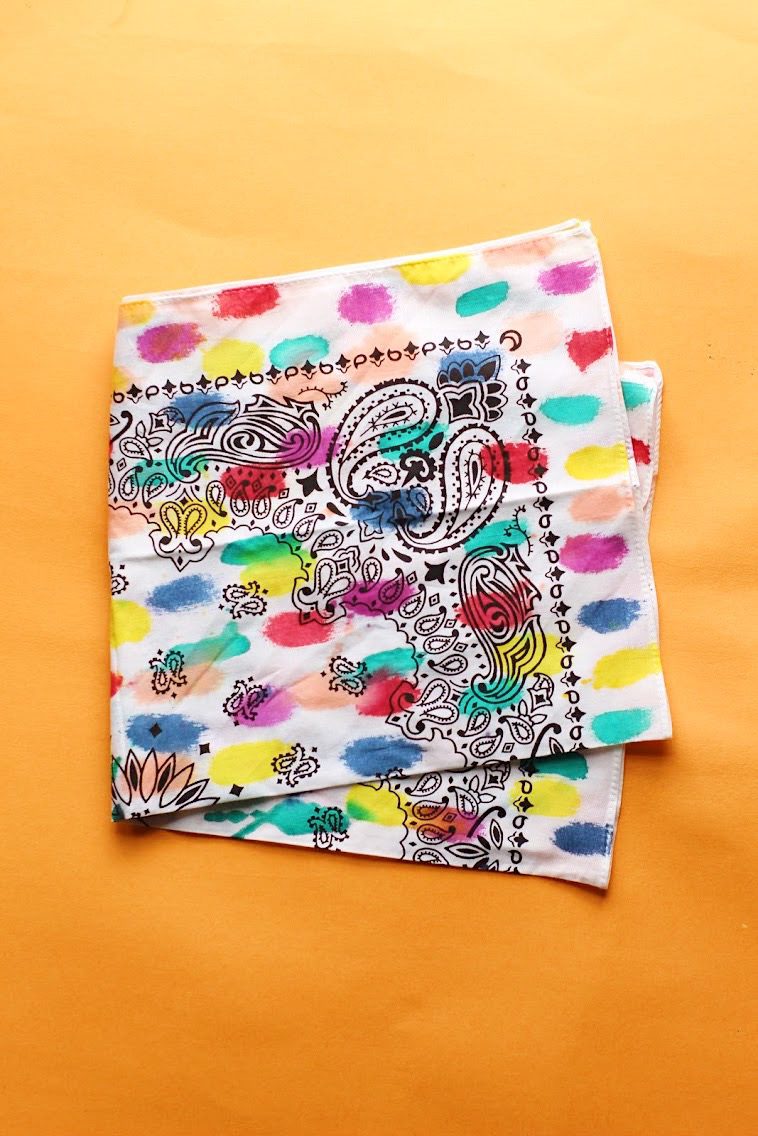 How to Make DIY Tie Dye Bandanas featured by top US craft blog, The Pretty Life Girls