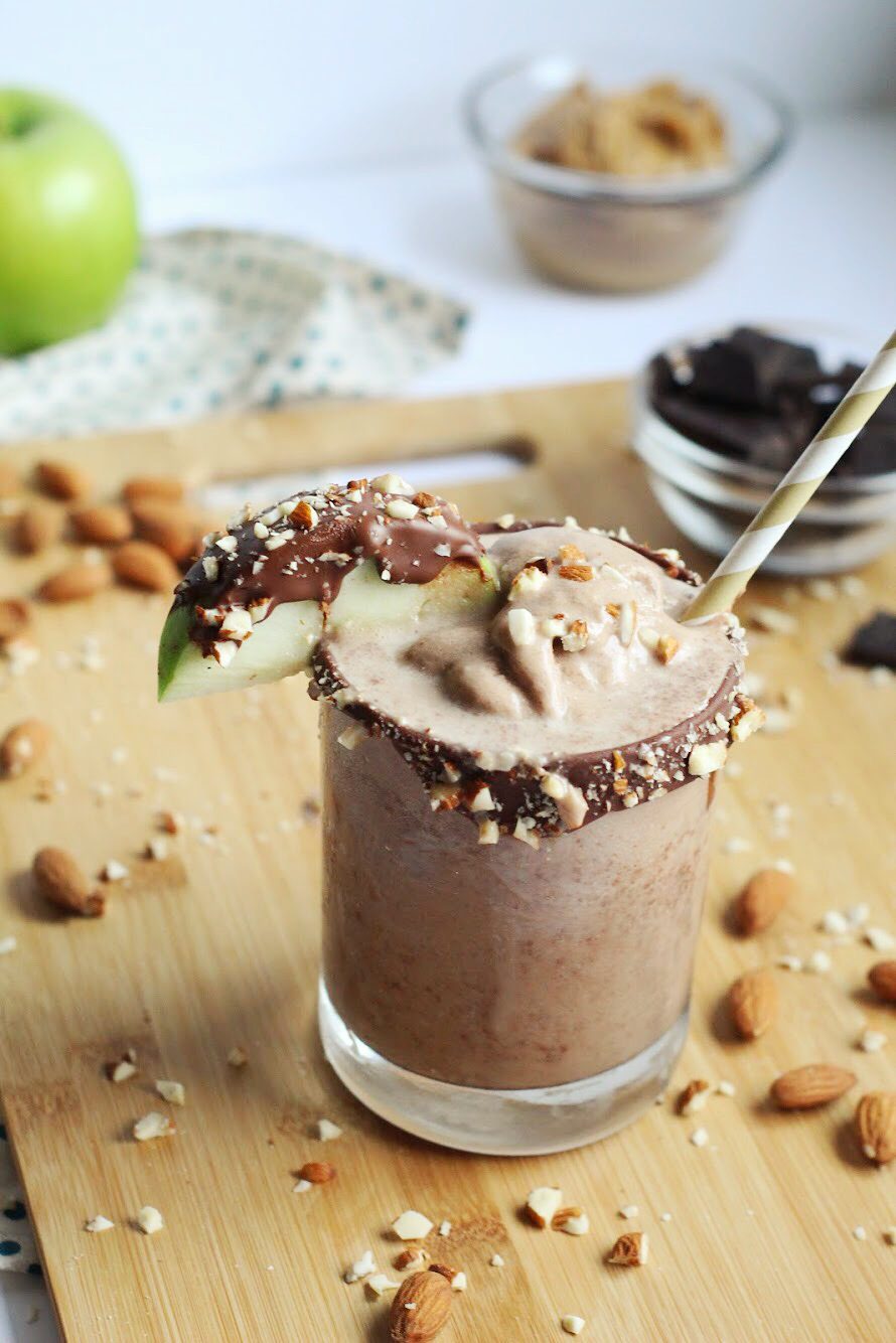 Apple Peanut Butter Smoothie Recipe featured by top US food blog, The Pretty Life Girls