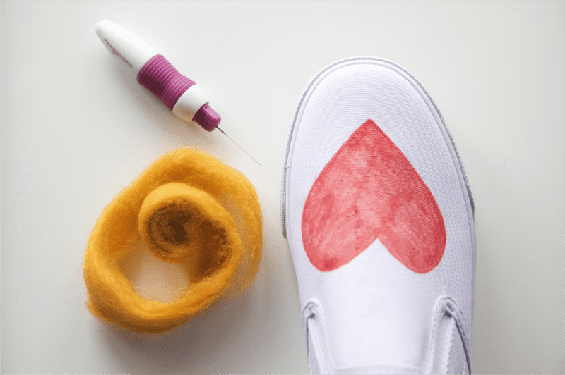 DIY Needle Felted Heart Shoes + featured by Top US Craft Blog + The Pretty Life Girls