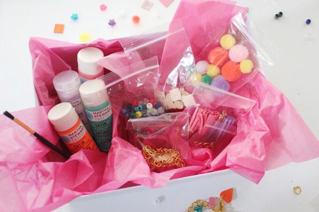 Christmas Gift Idea for Girls: DIY Charm Bracelet Kit | The Pretty Life ...