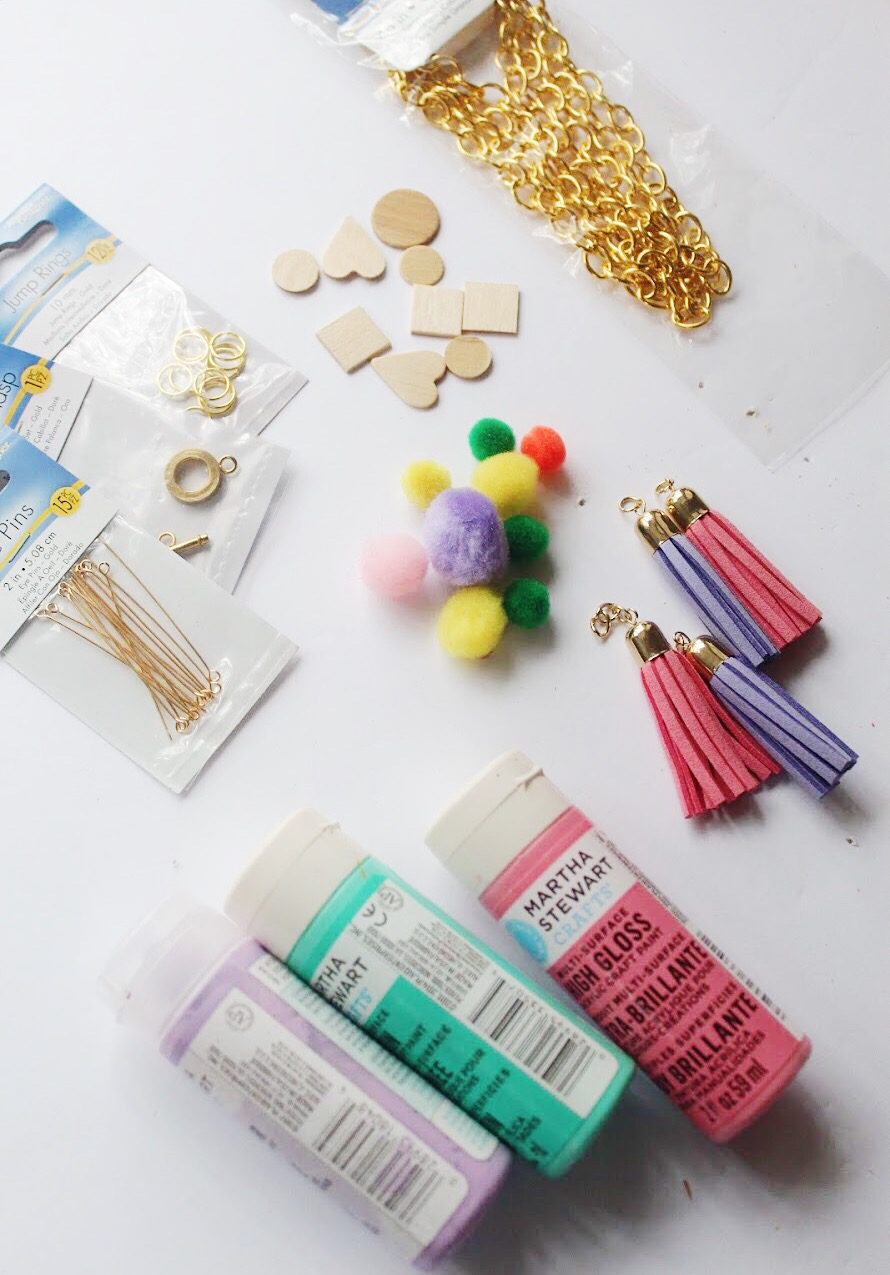 Christmas Gift Idea for Girls: DIY Charm Bracelet Kit | The Pretty Life ...