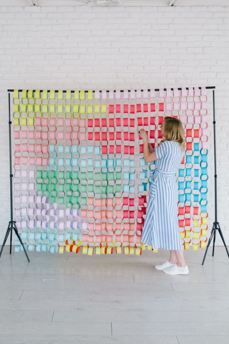 DIY Paper Chain Backdrop | The Pretty Life Girls