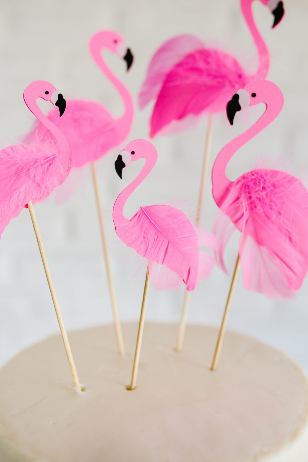 7 DIY Birthday Party Essentials You Can Make by Yourself + a tutorial featured by Top US Craft Blog + The Pretty Life Girls: How to Make a DIY Flamingo Cake Topper