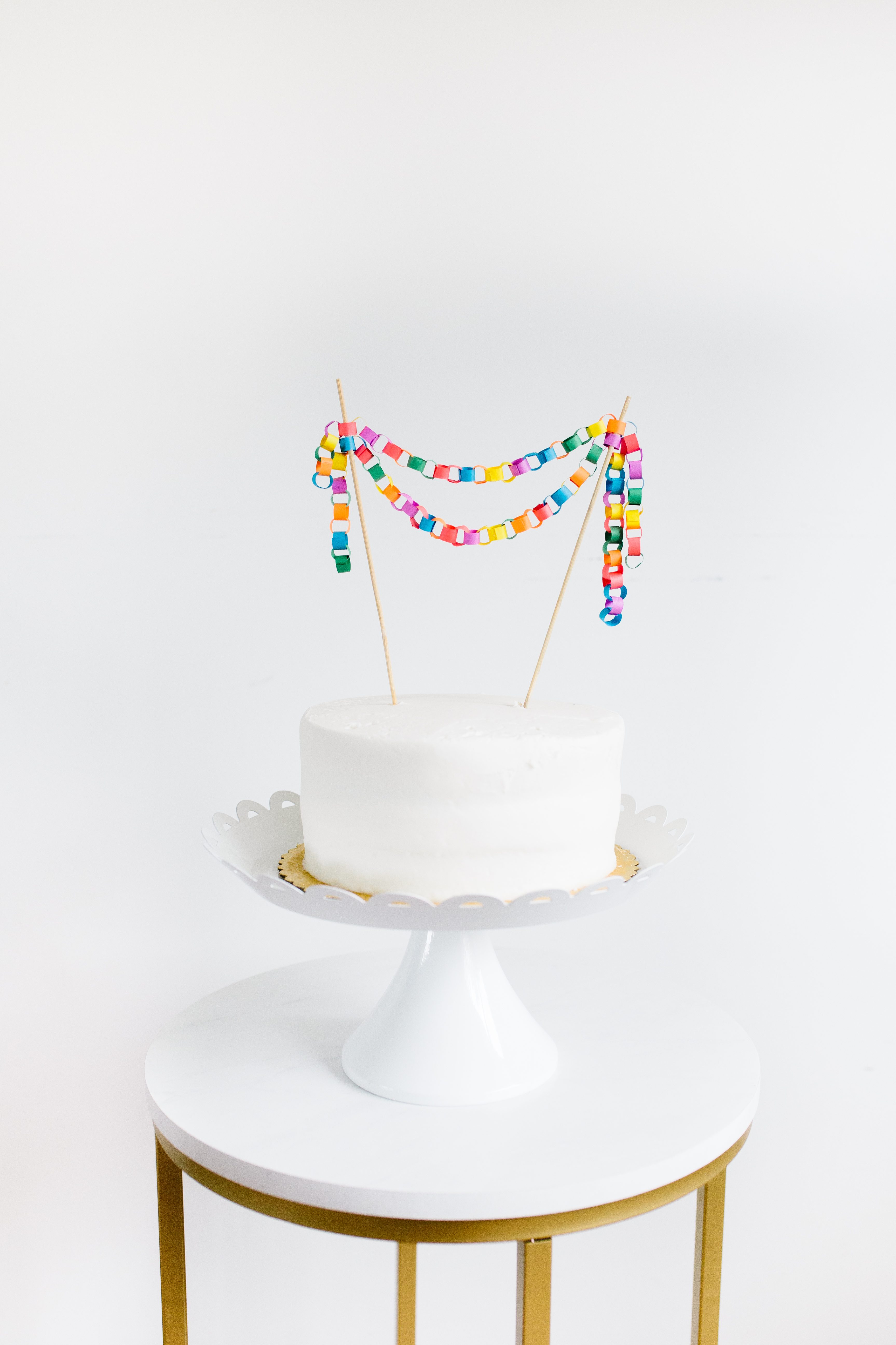 Adorable DIY Mini Paper Chain Cake Topper Tutorial
