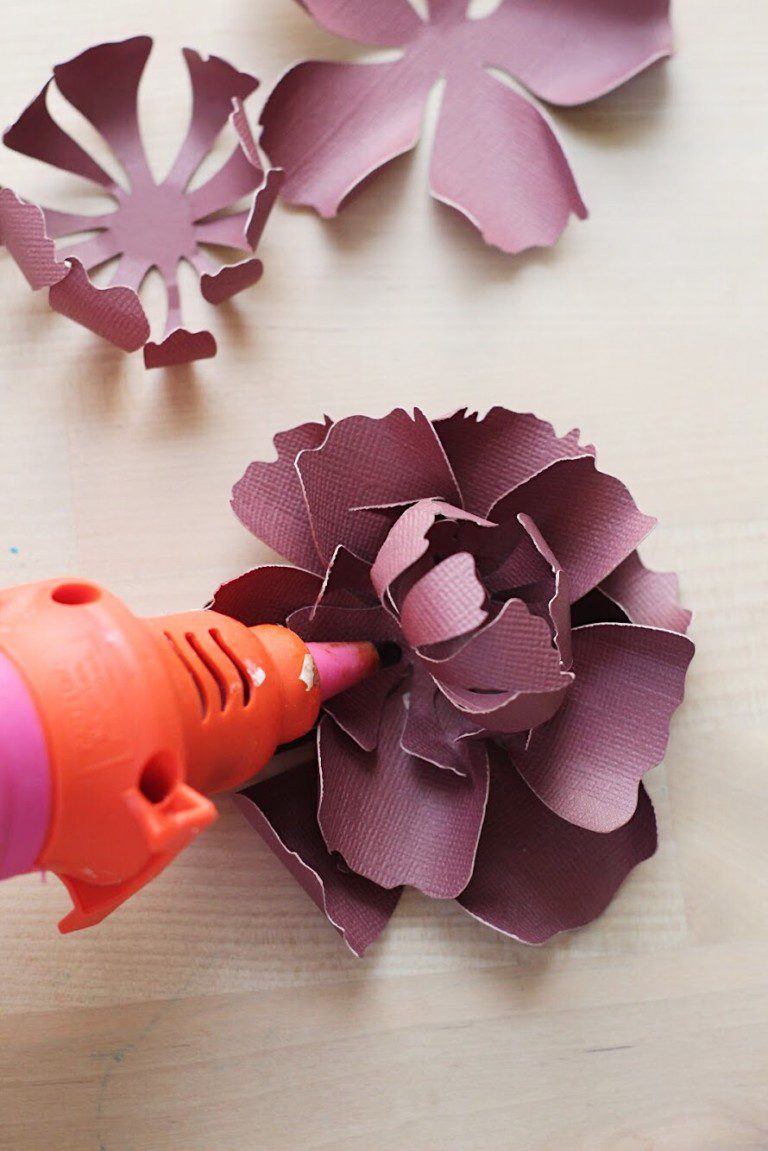 Fall Crafts: Paper Flower Embroidery Hoop Wreath Tutorial | The Pretty ...