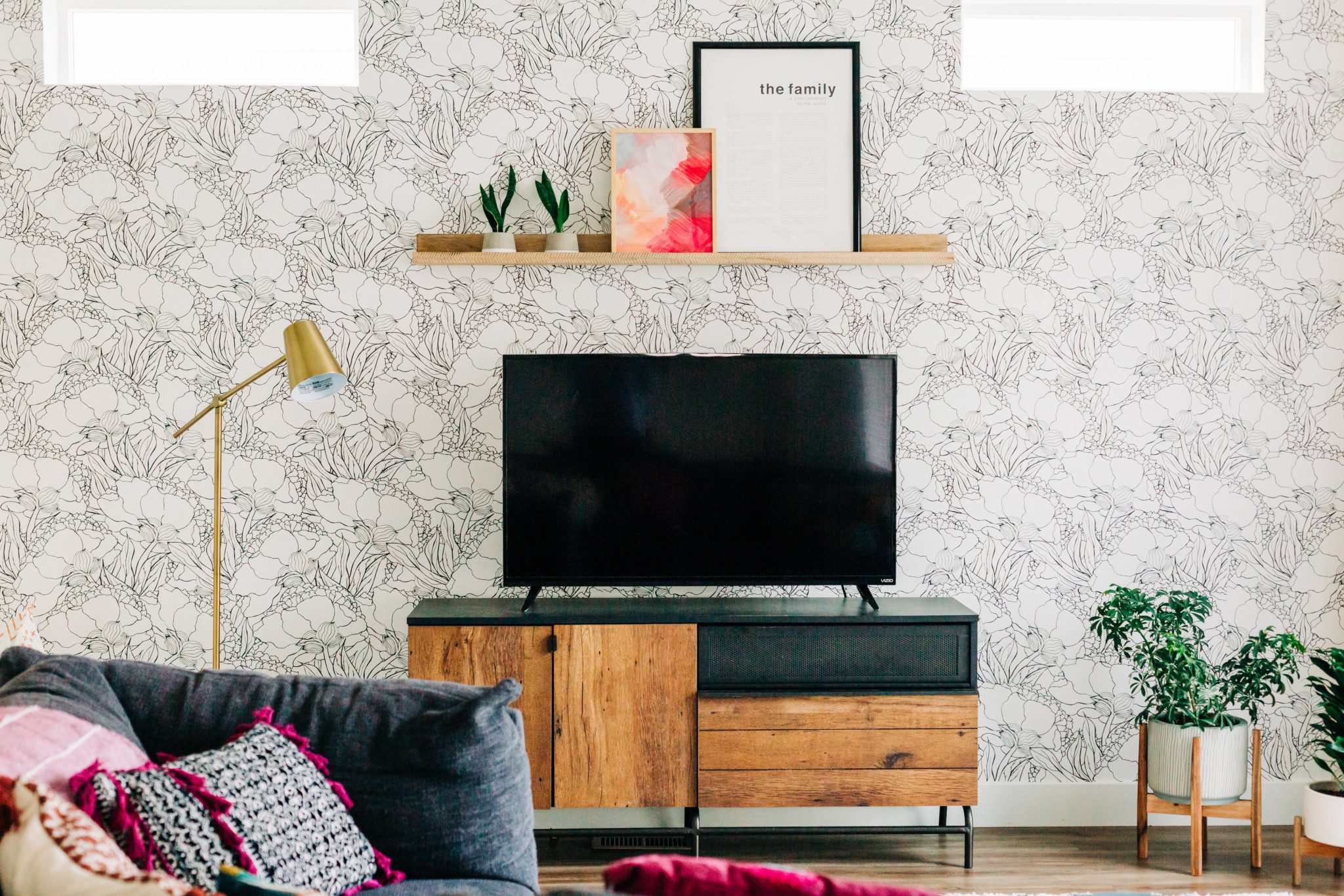 How to Decorate a Rental Home: 5 Easy Ways | The Pretty Life Girls