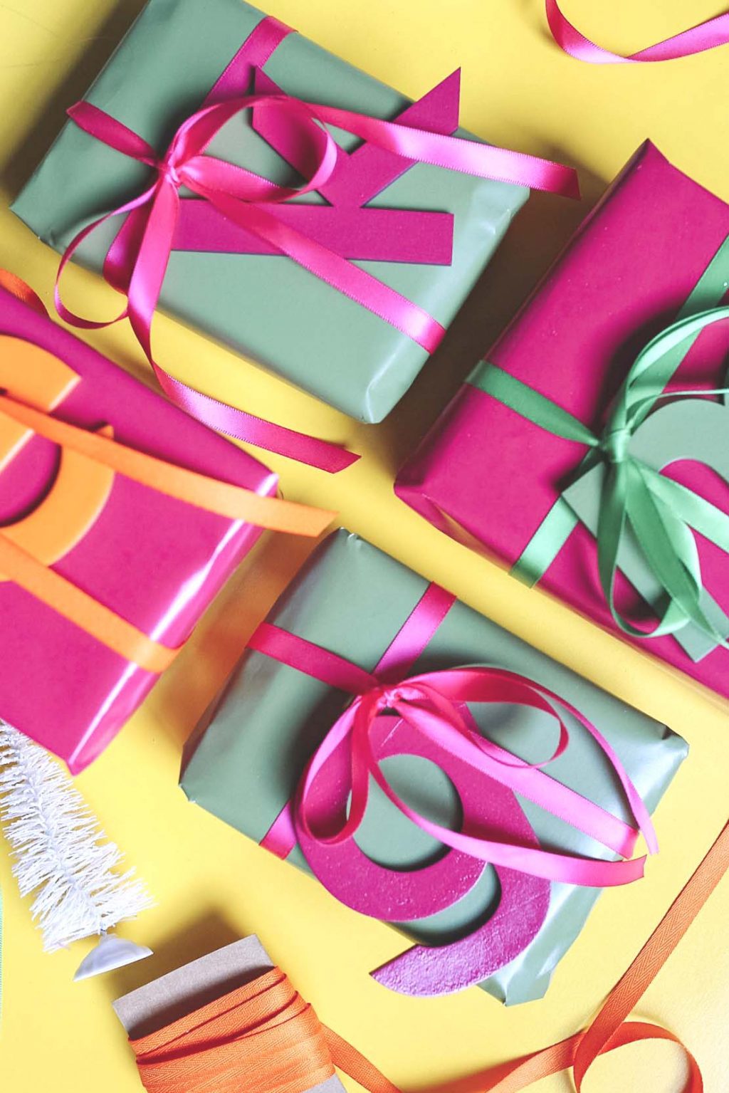 7 DIY Birthday Party Essentials You Can Make by Yourself + a tutorial featured by Top US Craft Blog + The Pretty Life Girls: DIY Hand Painted Wrapping Paper