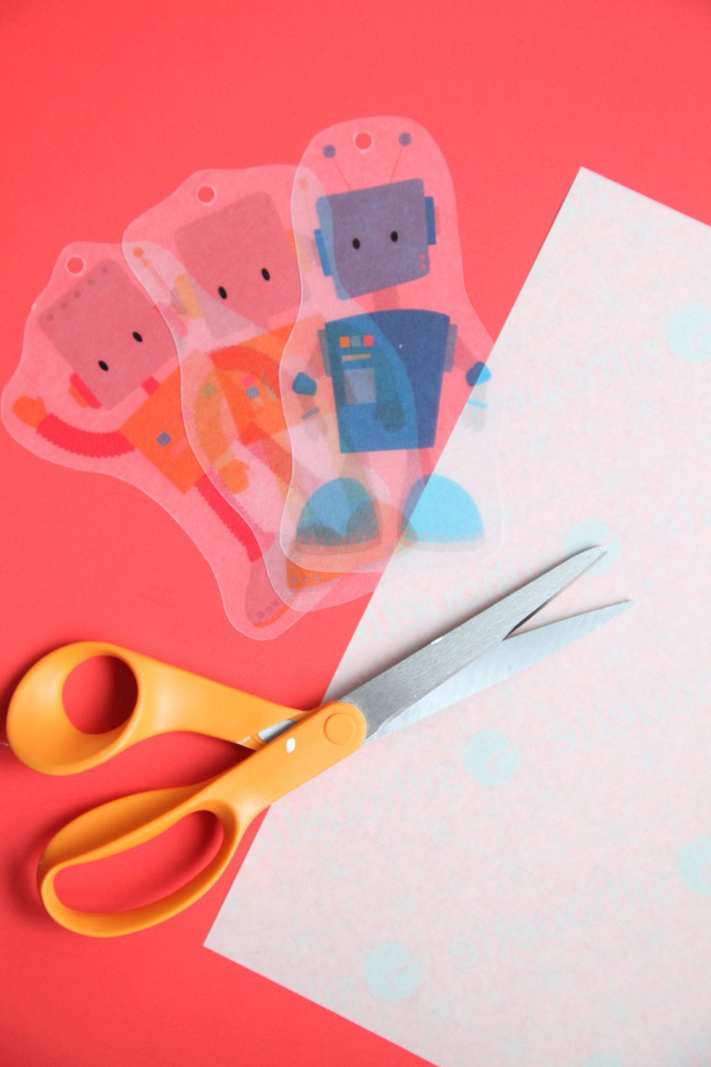 DIY Shrink Plastic Robot Keychain Valentine with Free Printable + a tutorial featured by Top US Craft Blog + The Pretty Life Girls