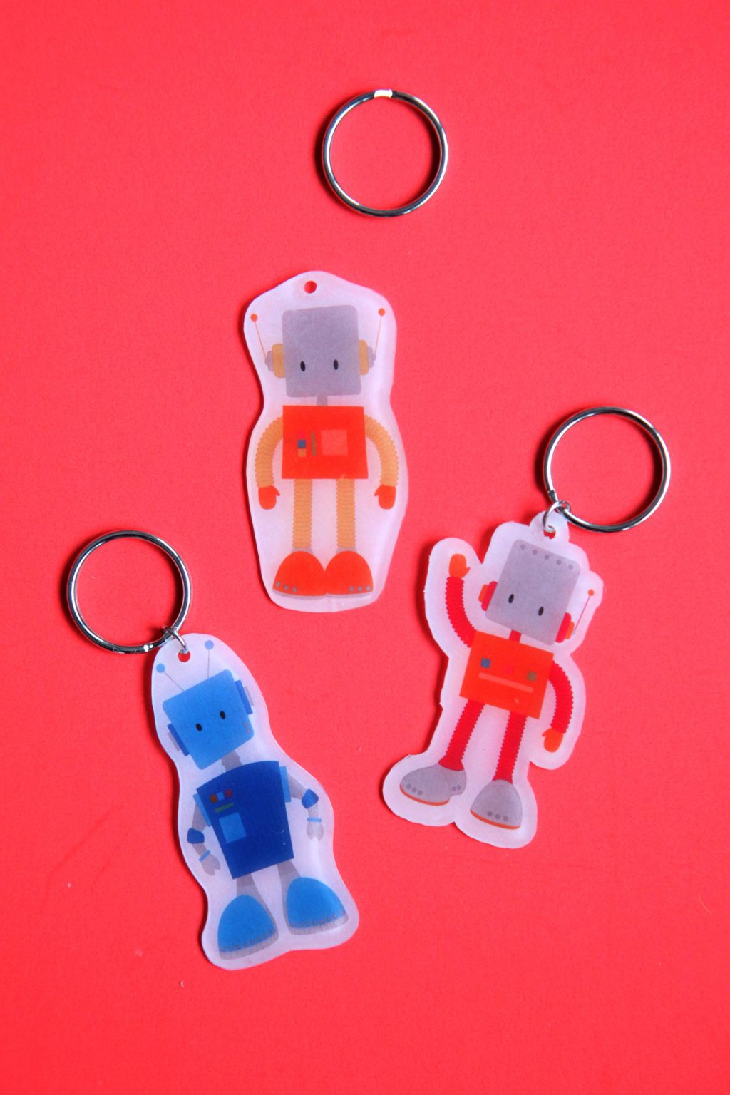DIY Shrink Plastic Robot Keychain Valentine with Free Printable + a tutorial featured by Top US Craft Blog + The Pretty Life Girls