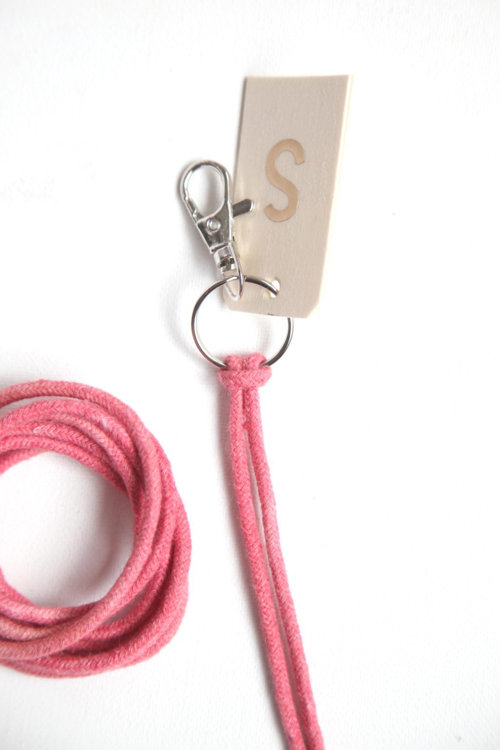 A Step by Step DIY Macrame Keychain Tutorial + a tutorial featured by Top US Craft Blog + The Pretty Life Girls
