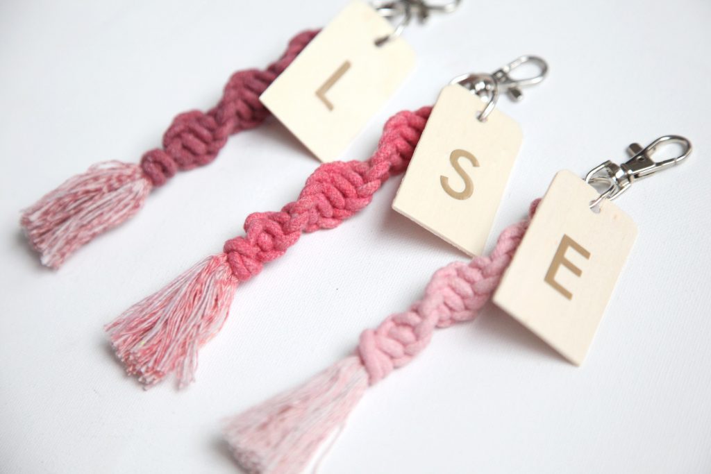 A Step by Step DIY Macrame Keychain Tutorial + a tutorial featured by Top US Craft Blog + The Pretty Life Girls