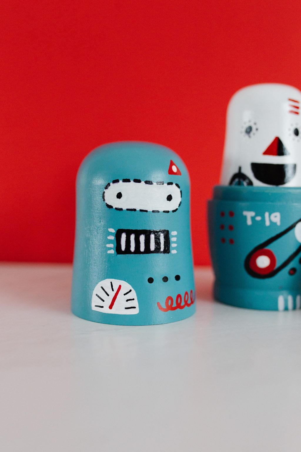 DIY Robot Nesting Dolls Tutorial + featured by Top US Craft Blog + The Pretty Life Girls