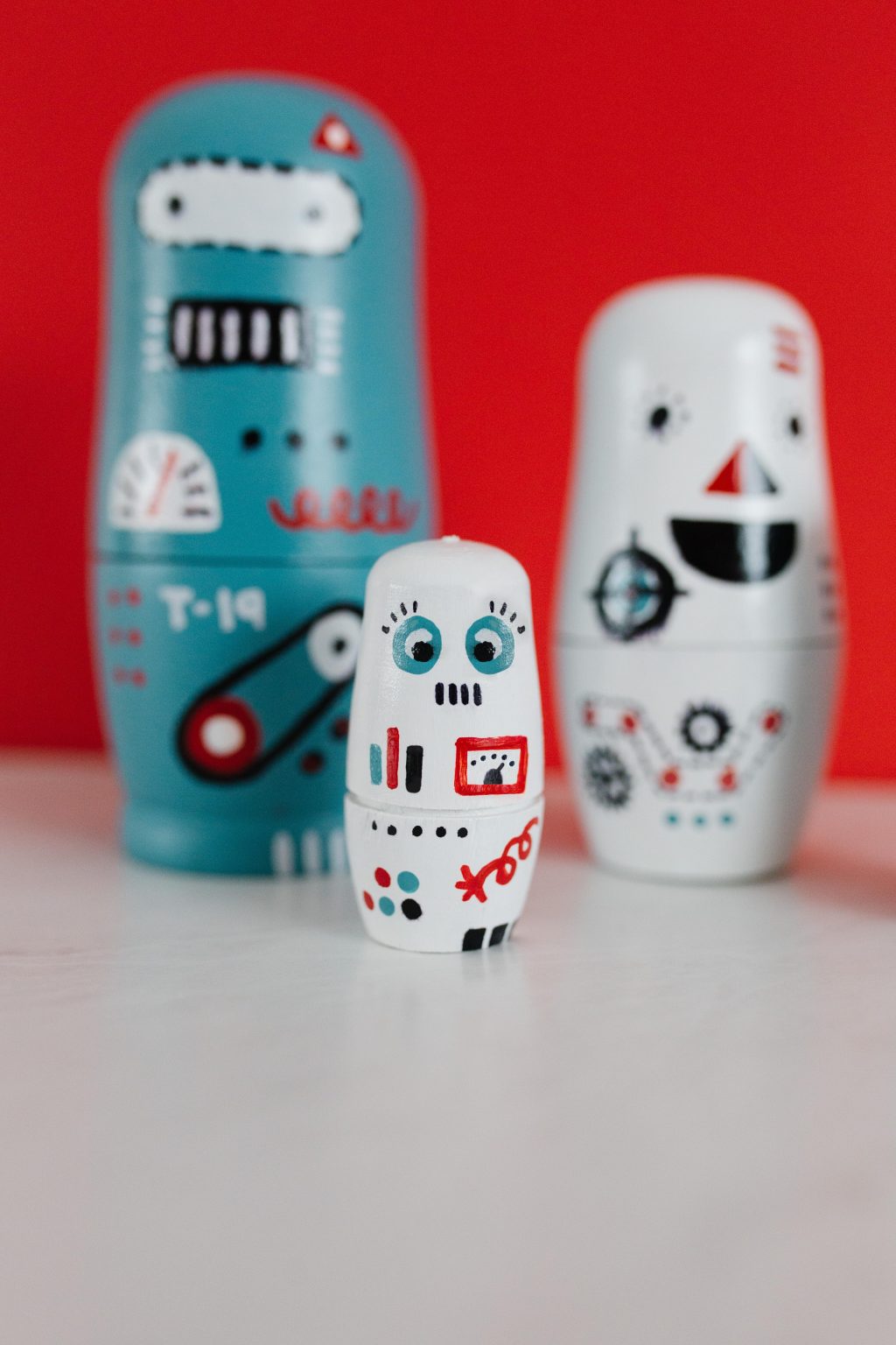 DIY Robot Nesting Dolls Tutorial + featured by Top US Craft Blog + The Pretty Life Girls
