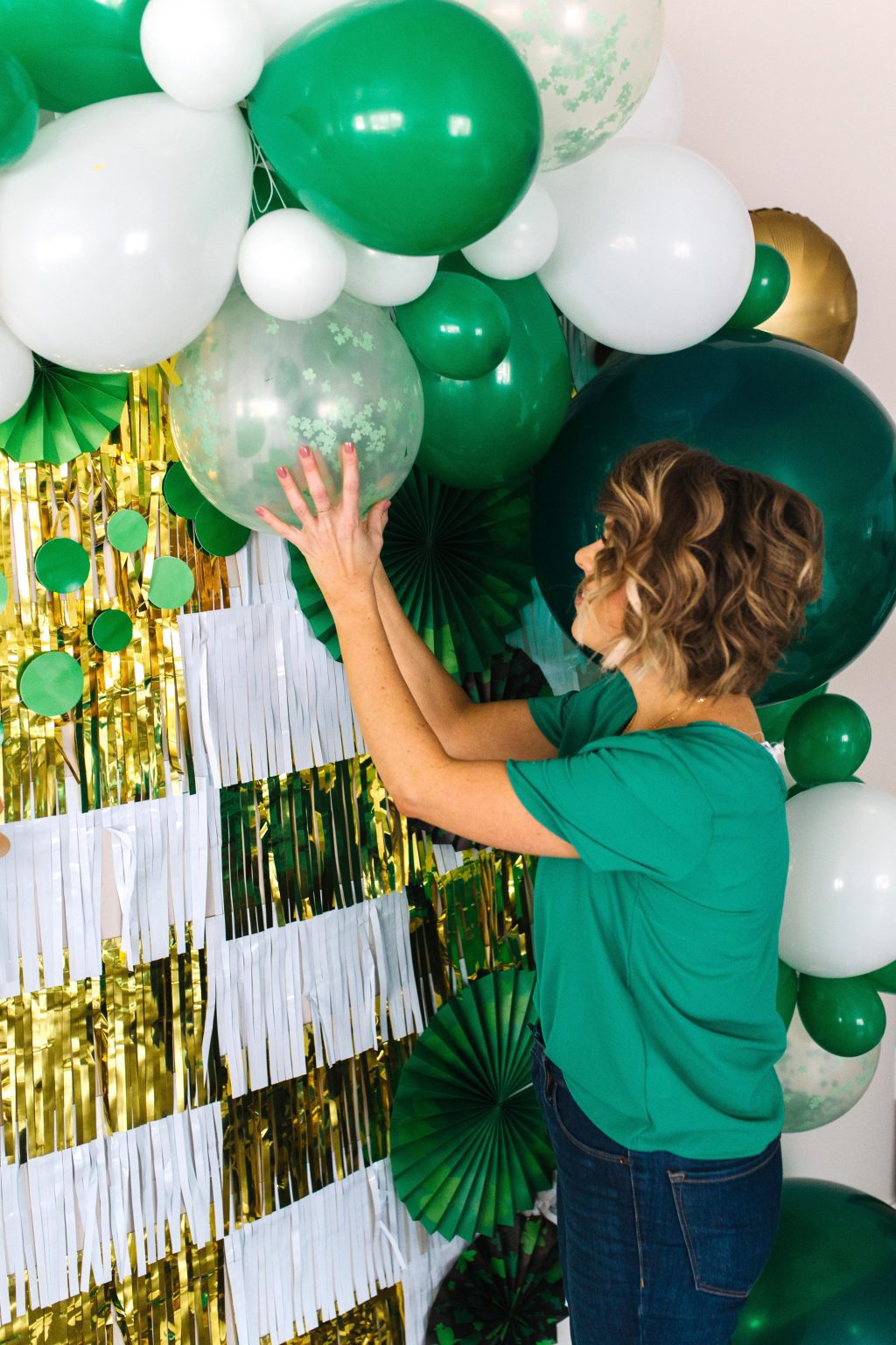 Lucky St Patrick's Day Backdrop and Photobooth + a tutorial featured by Top US Craft Blog + The Pretty Life Girls