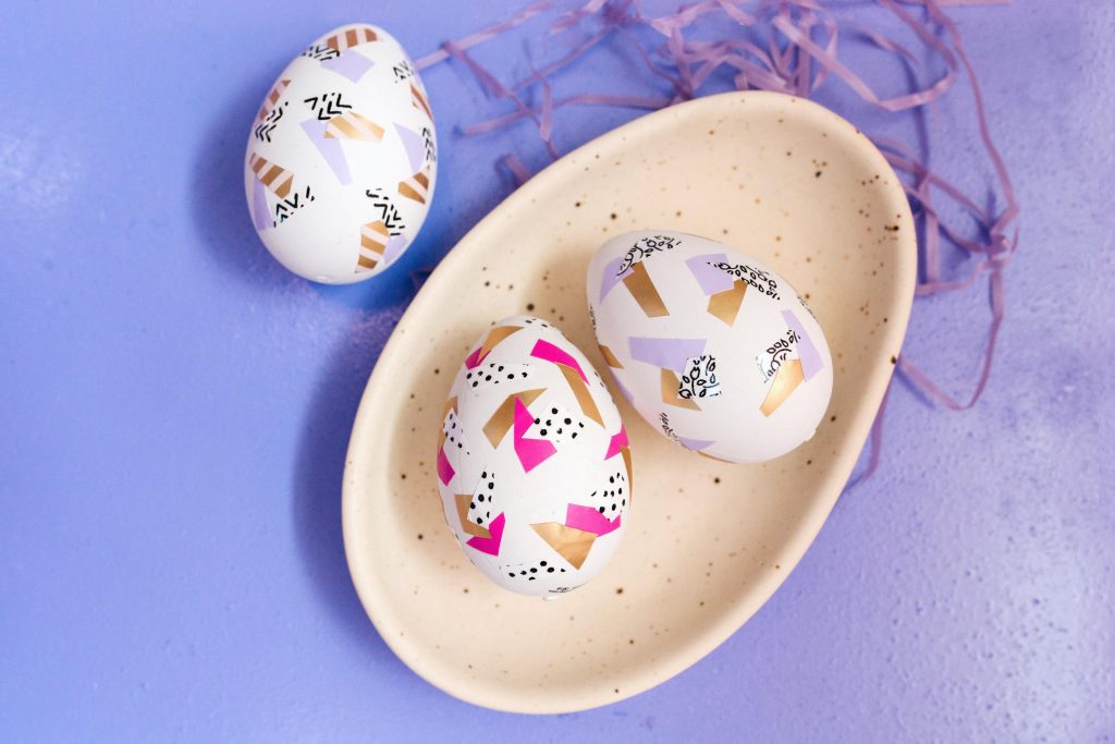 3 Creative Ways for Decorating Easter Eggs with Personalized Tape + a tutorial featured by Top US Craft Blog + The Pretty Life Girls: + Abstract