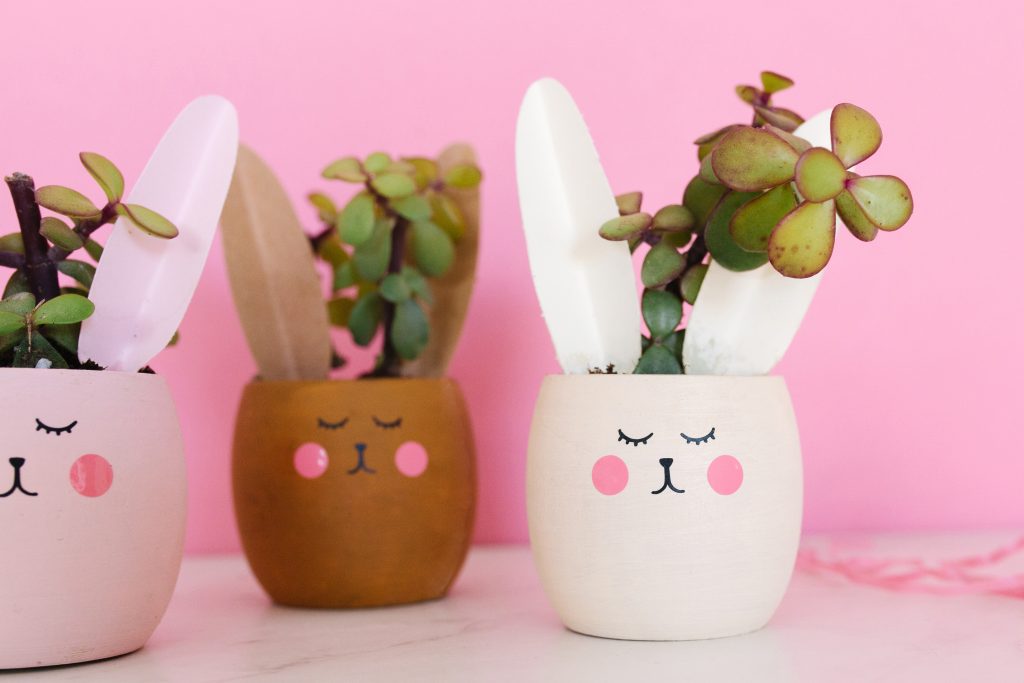 Easter Crafts: How to Make Wooden Easter Egg Planters + a tutorial featured by Top US Craft Blog + The Pretty Life Girls