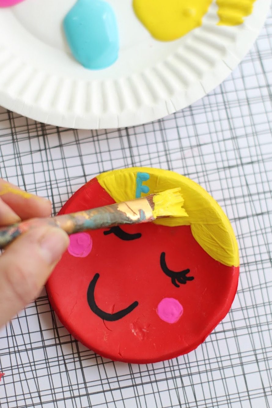 Craft Tutorial: How to Make Clay Trinket Dishes for Kids + a tutorial featured by Top US Craft Blog + The Pretty Life Girls