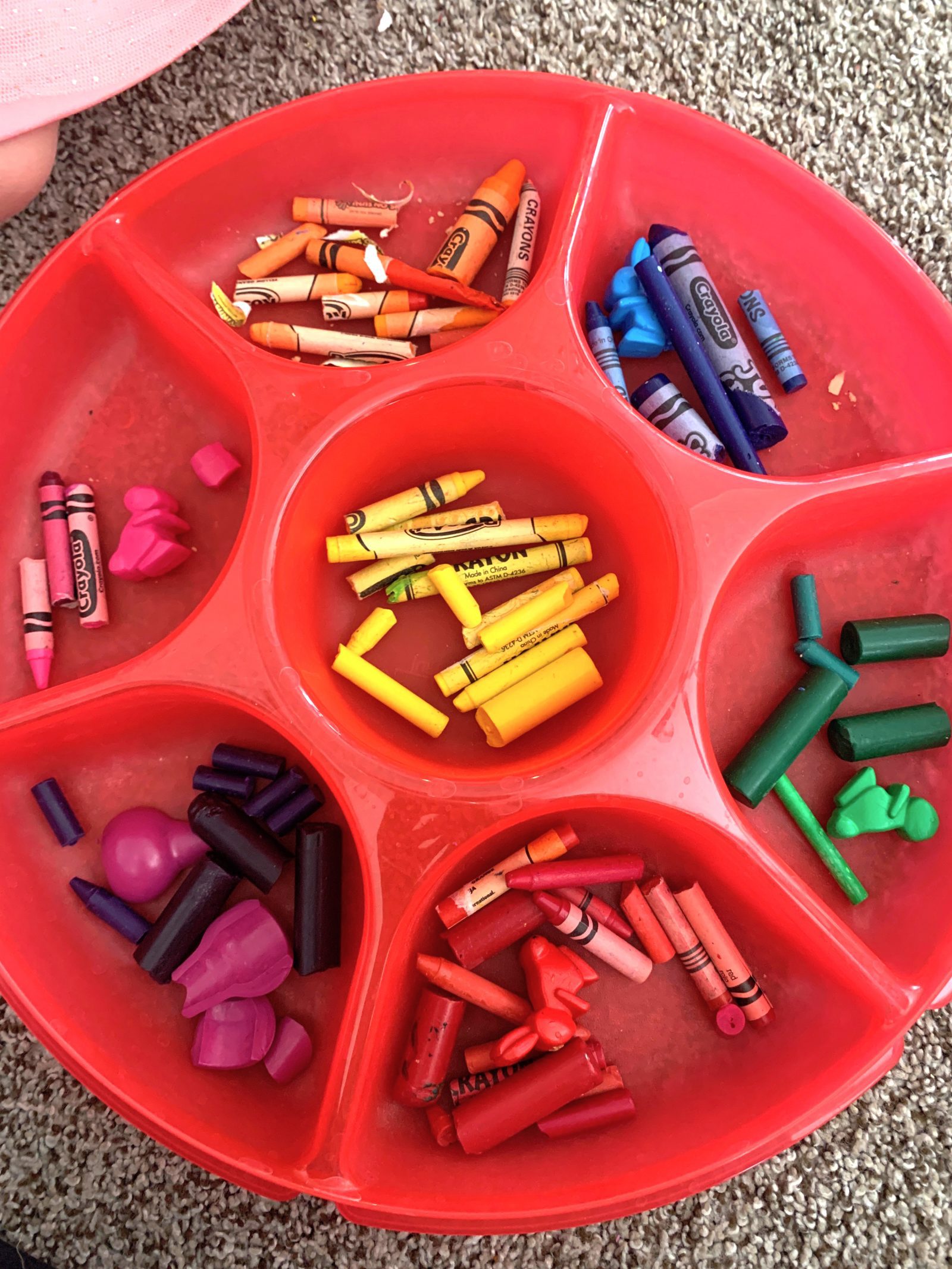 How To Melt Crayons In Silicone Molds The Easy Way - Crafty Art Ideas