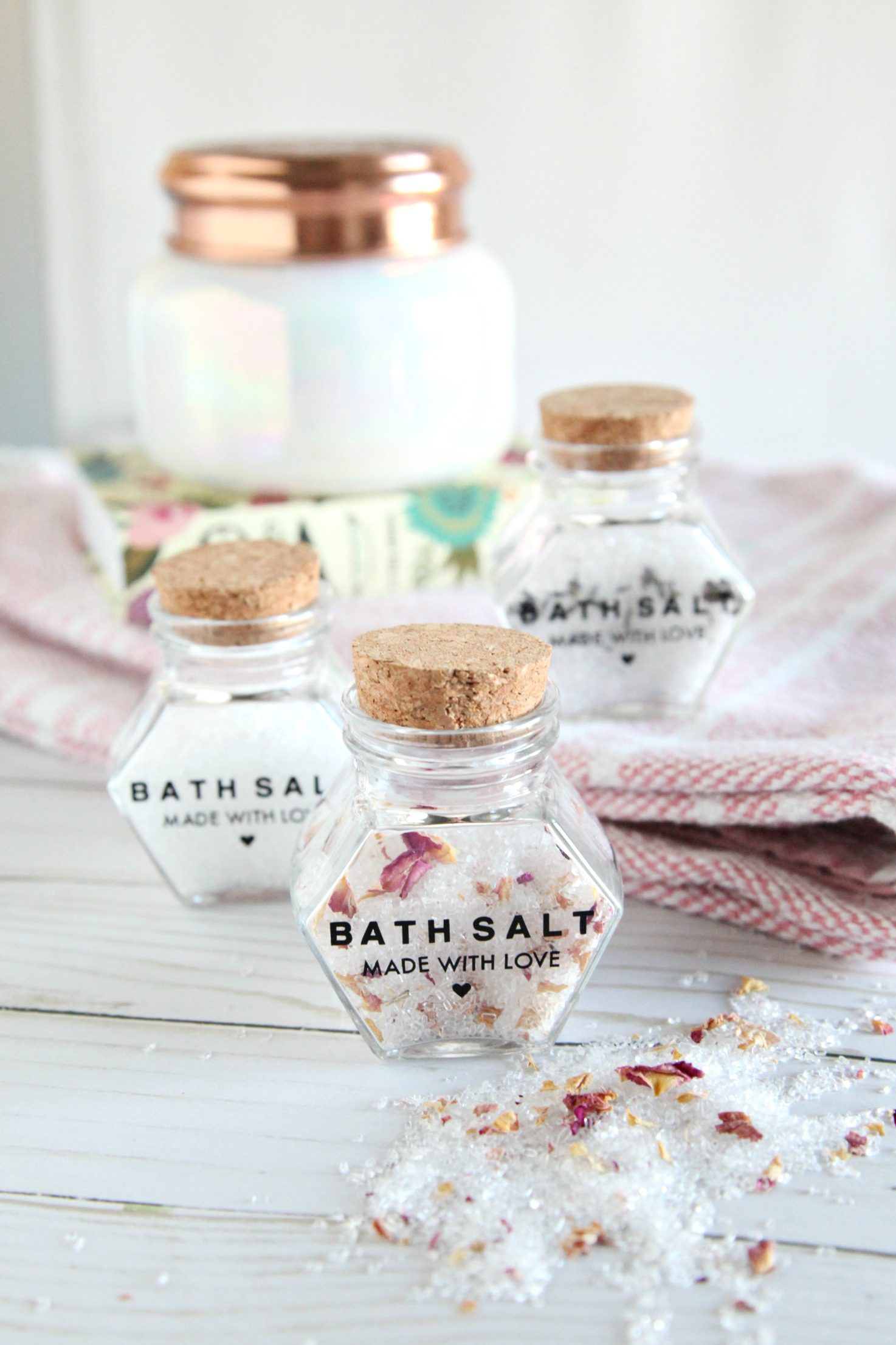 Unique Mother's Day Gift Ideas: DIY Bath Salts and Customized Jar + a tutorial featured by Top US Craft Blog + The Pretty Life Girls