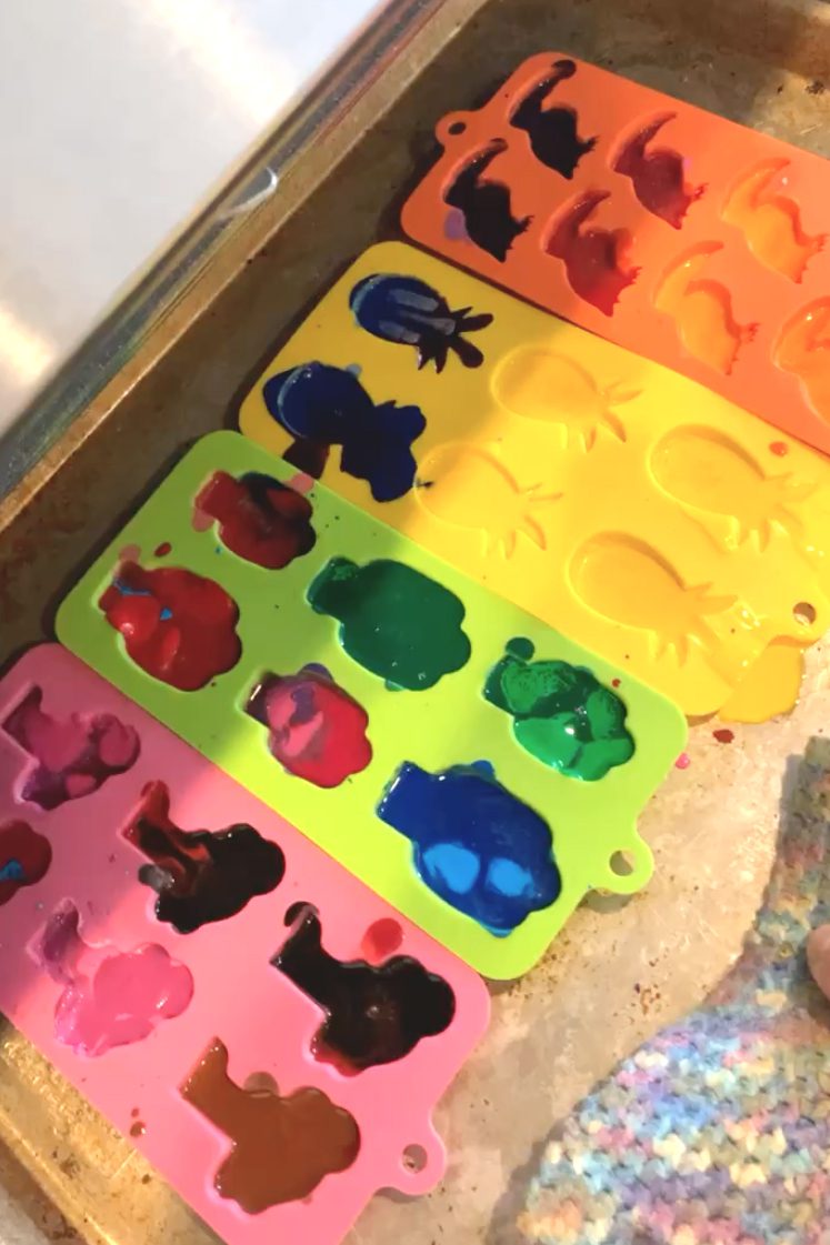 Melting Crayons in Silicone Molds: How to Melt Crayons