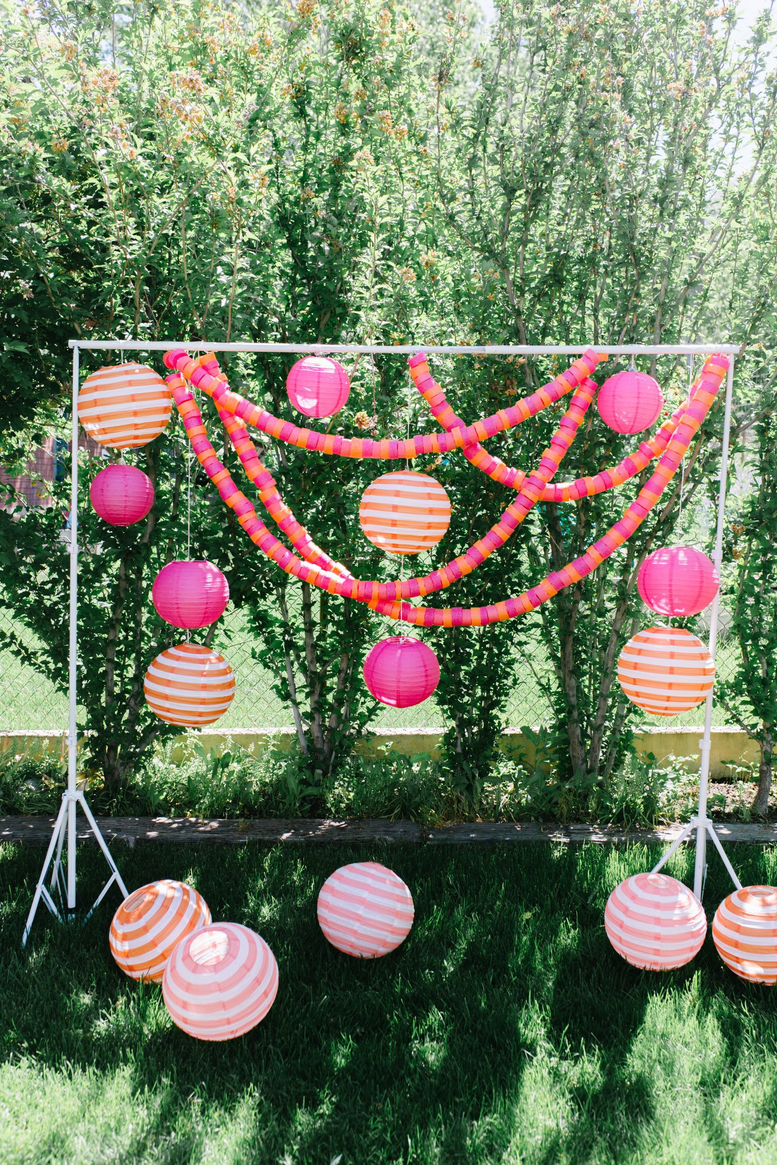 Summer Crafts: DIY Pool Noodle Garland + a tutorial featured by Top US Craft Blog + The Pretty Life Girls