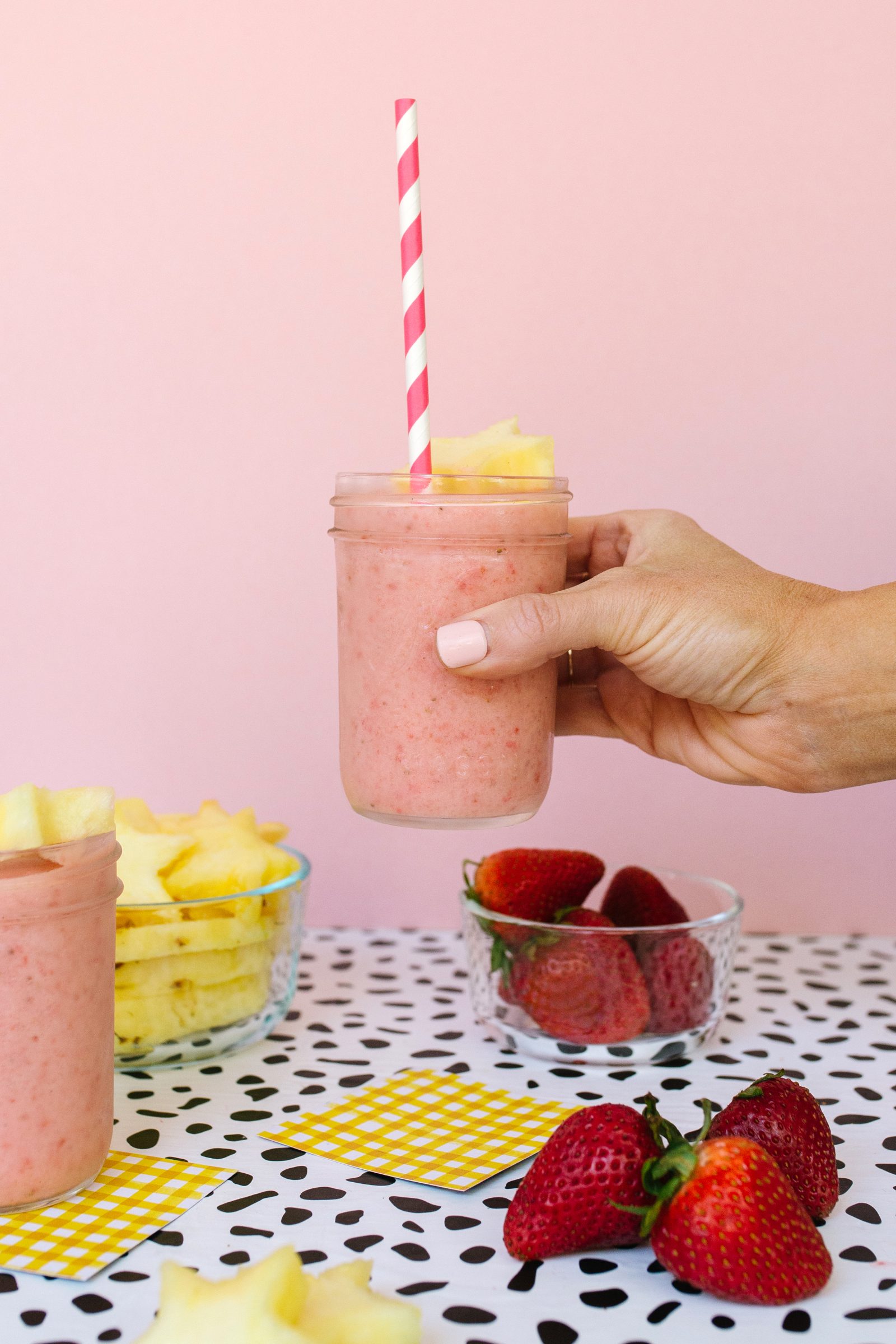 Quick and Easy Snacks: Mixed Fruit Applesauce Smoothie Recipe + a tutorial featured by Top US Craft Blog + The Pretty Life Girls