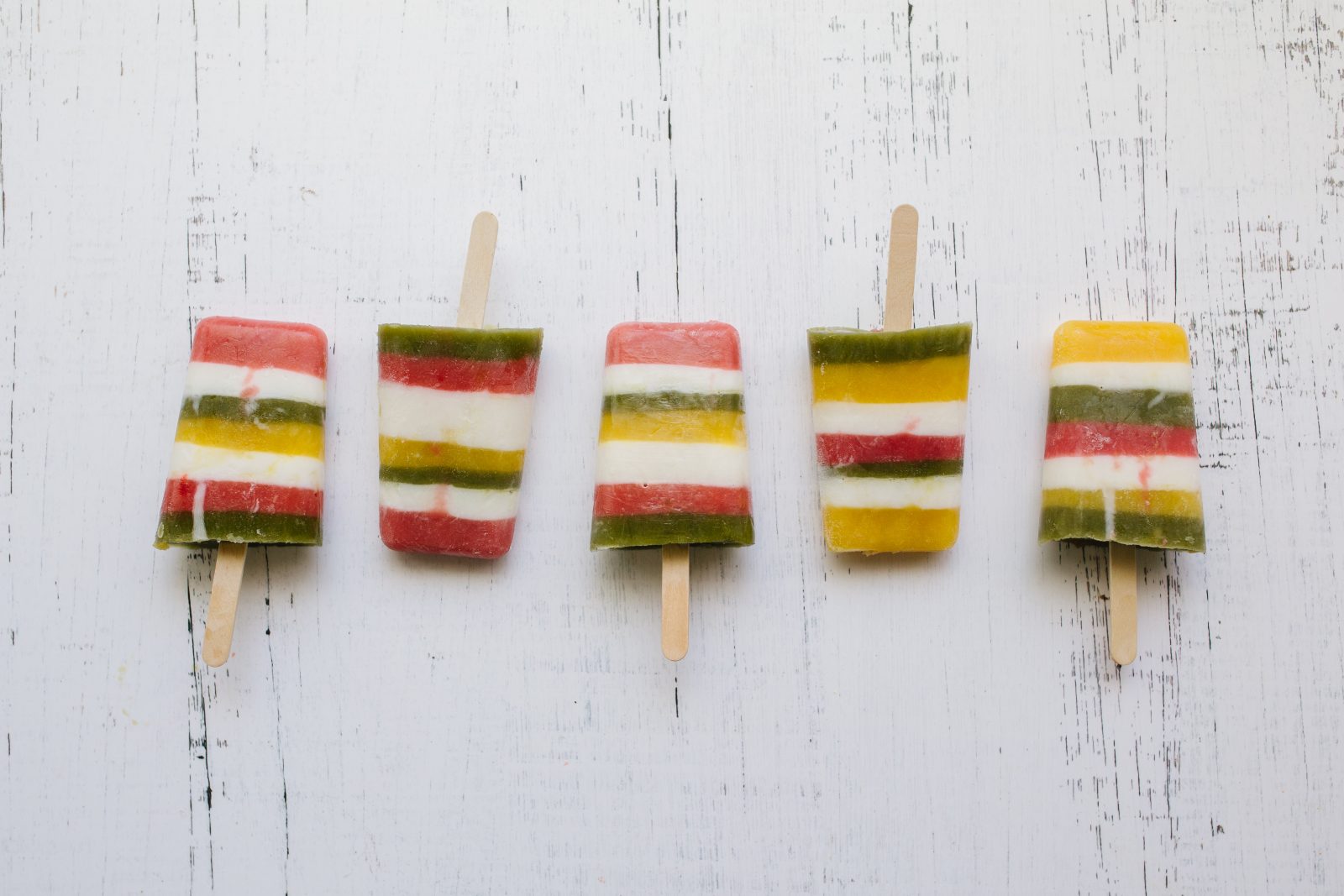 Summer Snacks: Colorful Layered Fruit Juice Popsicles + a tutorial featured by Top US Craft Blog + The Pretty Life Girls