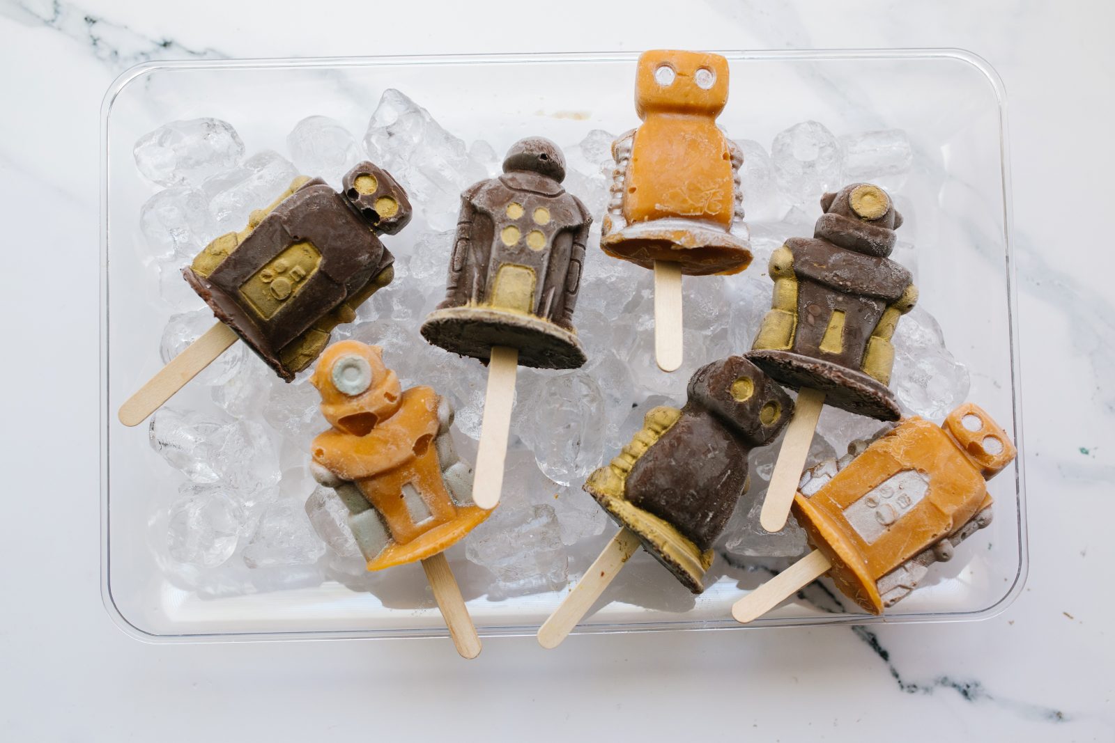 Summer Snacks: Metallic-Dusted Robot Pudding Pops Recipe + a tutorial featured by Top US Craft Blog + The Pretty Life Girls