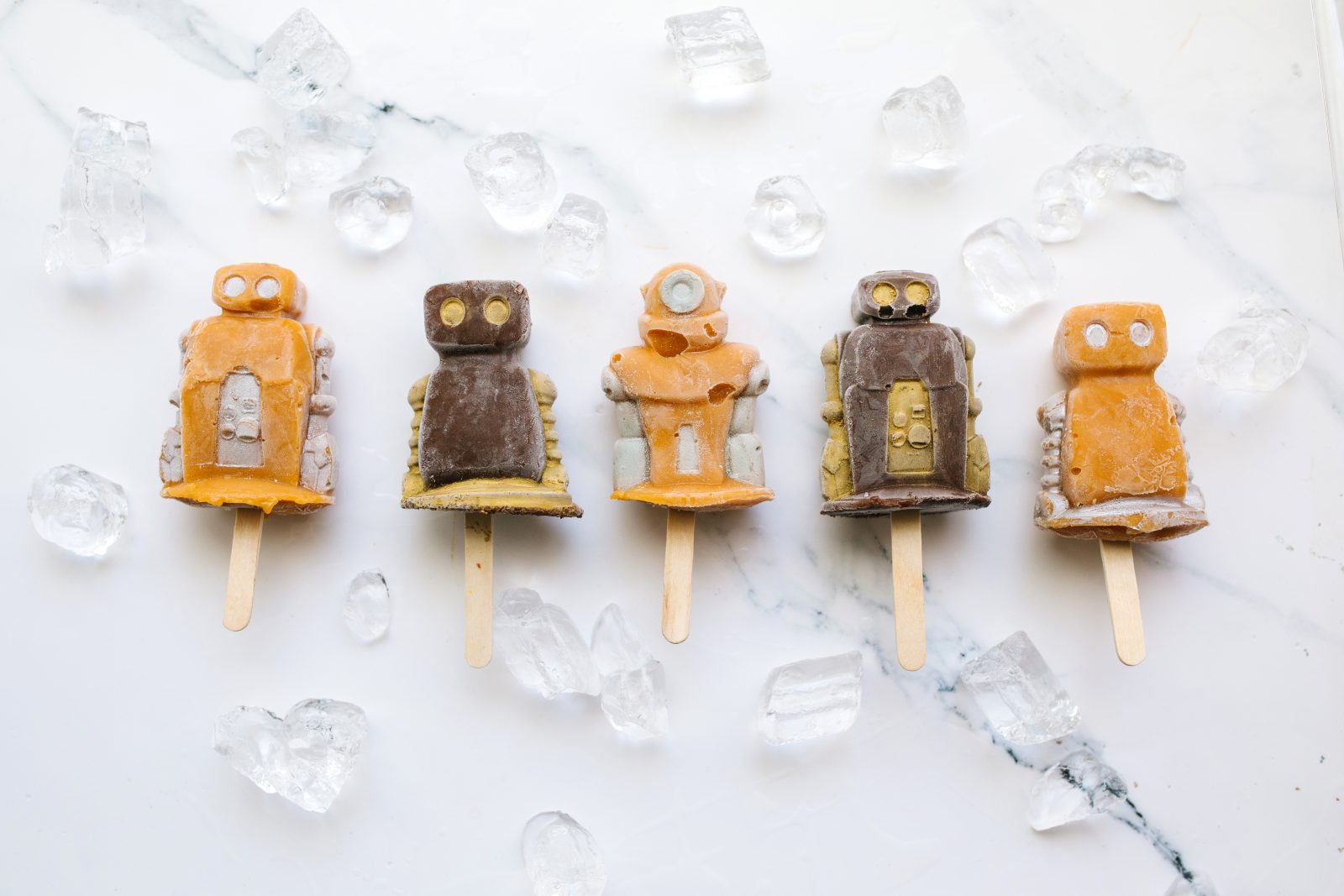Summer Snacks: Metallic-Dusted Robot Pudding Pops Recipe + a tutorial featured by Top US Craft Blog + The Pretty Life Girls