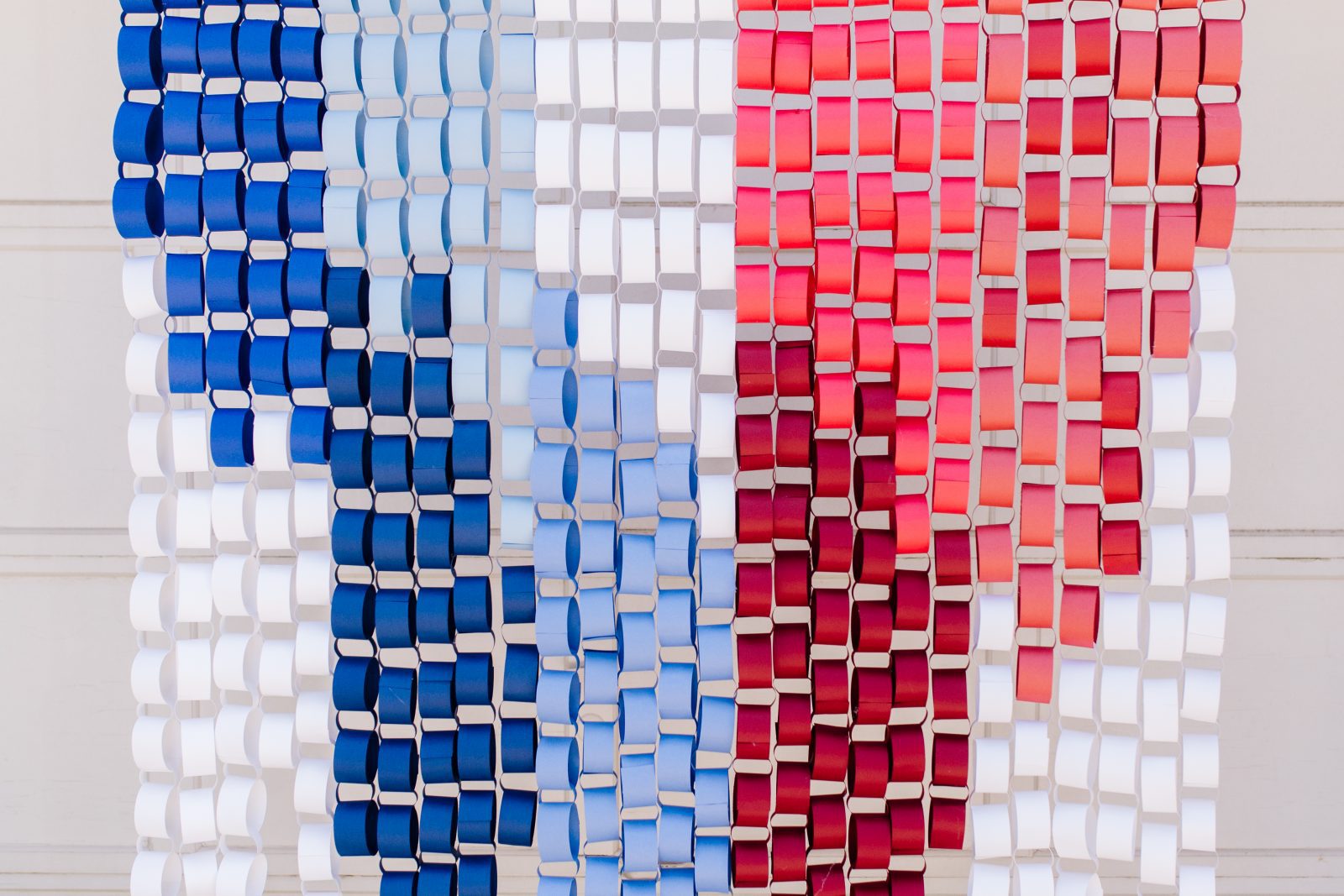 Patriotic Paper Chain Backdrop Tutorial + a tutorial featured by Top US Craft Blog + The Pretty Life Girls
