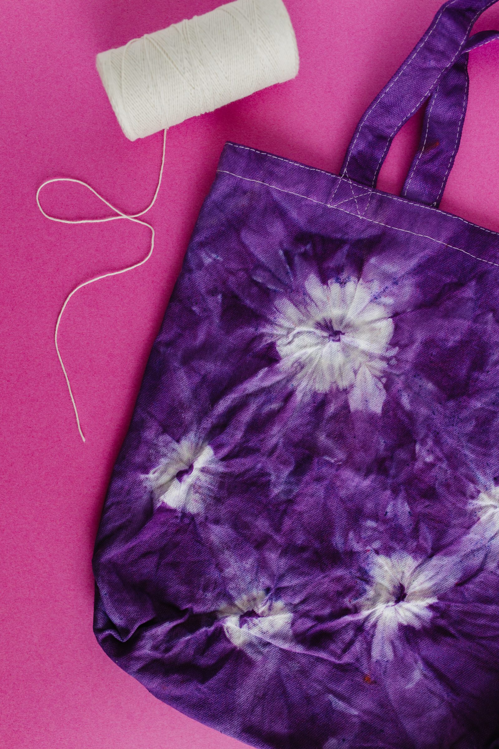 DIY Sunburst Tie Dye Tote Bags + a tutorial featured by Top US Craft Blog + The Pretty Life Girls