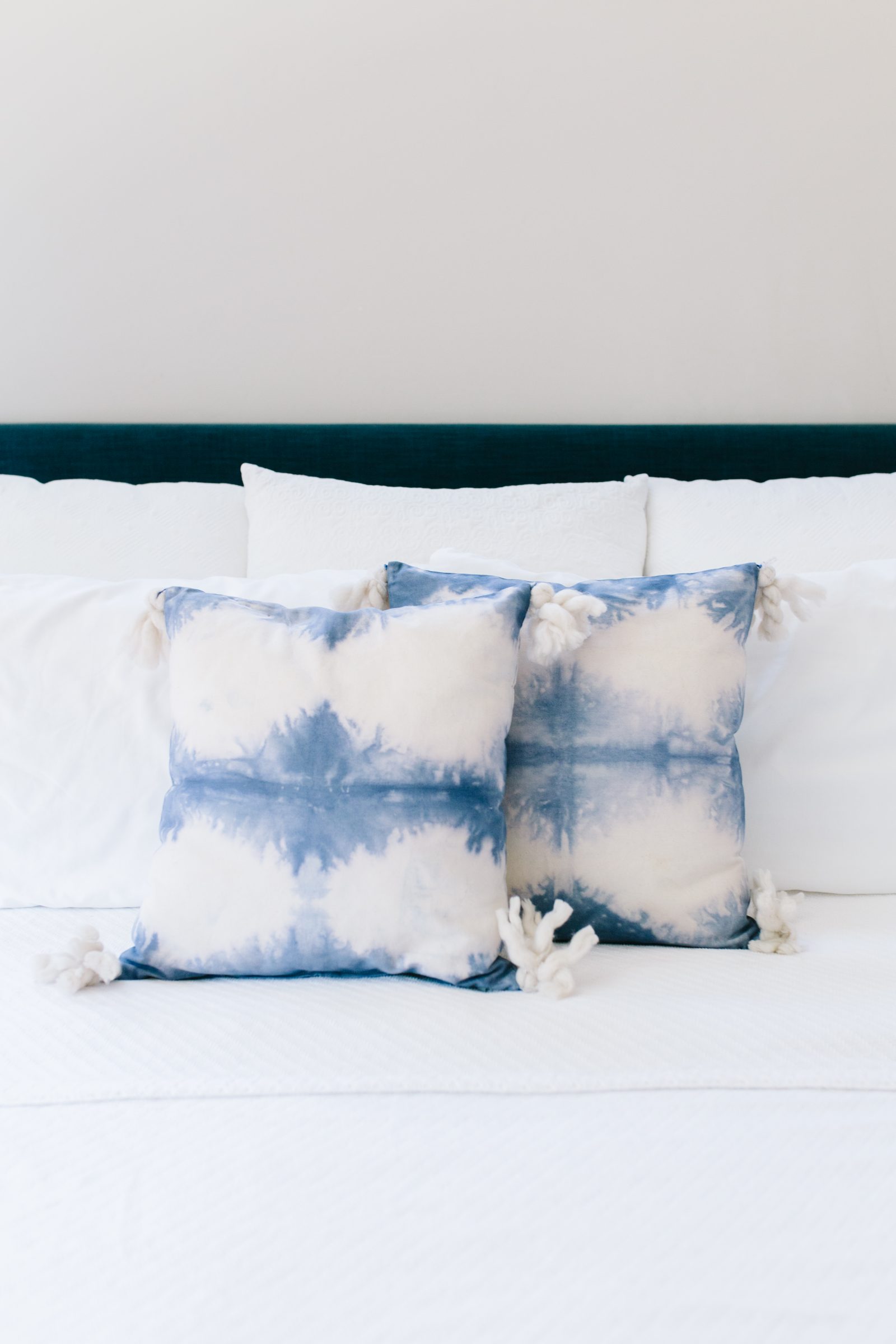 DIY Blue Shibori Pillows for Any Room + a tutorial featured by Top US Craft Blog + The Pretty Life Girls