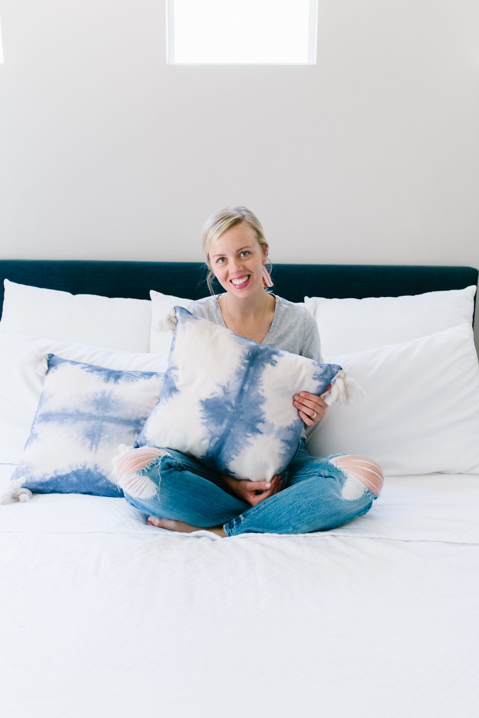 DIY Blue Shibori Pillows for Any Room + a tutorial featured by Top US Craft Blog + The Pretty Life Girls