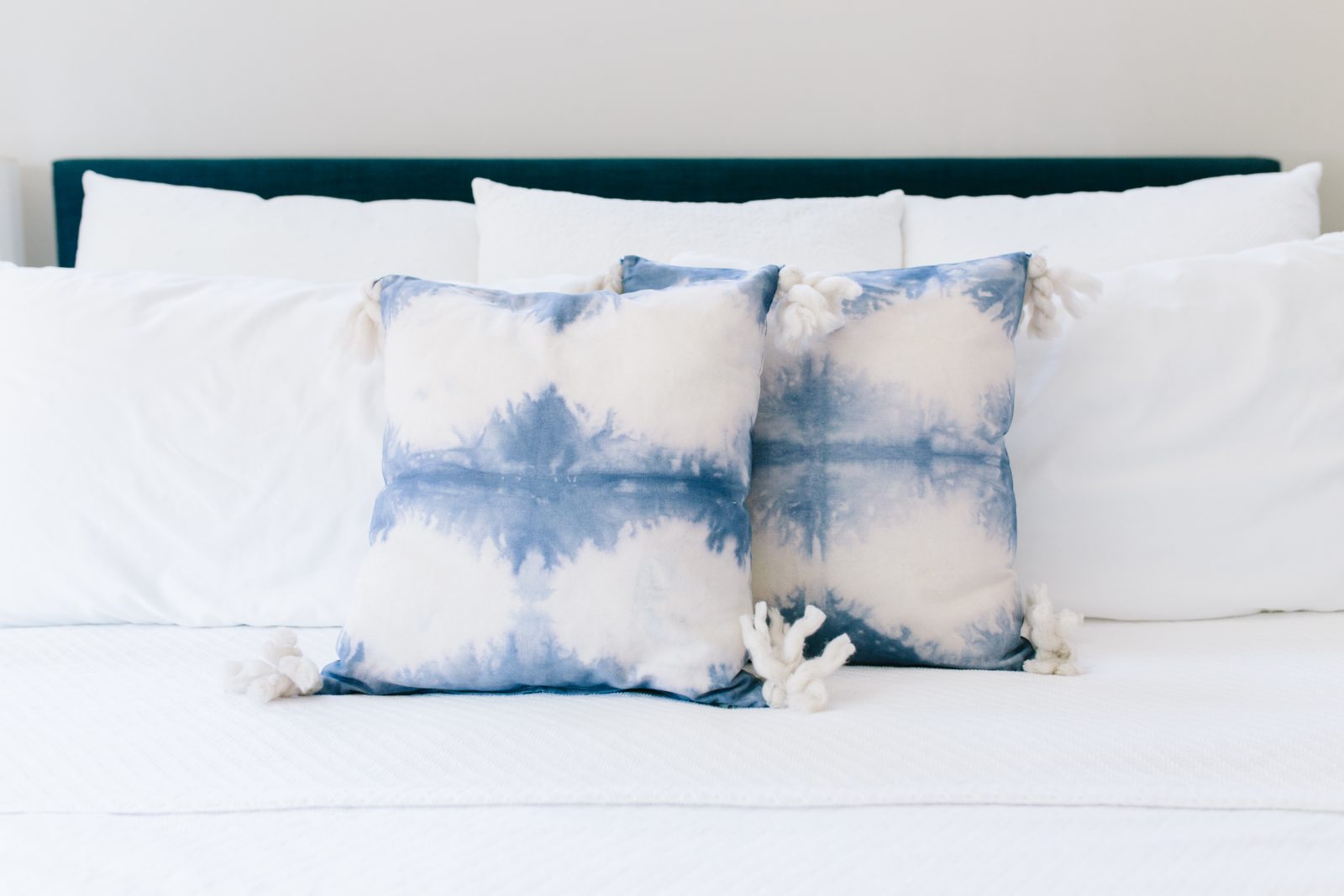 DIY Blue Shibori Pillows for Any Room + a tutorial featured by Top US Craft Blog + The Pretty Life Girls