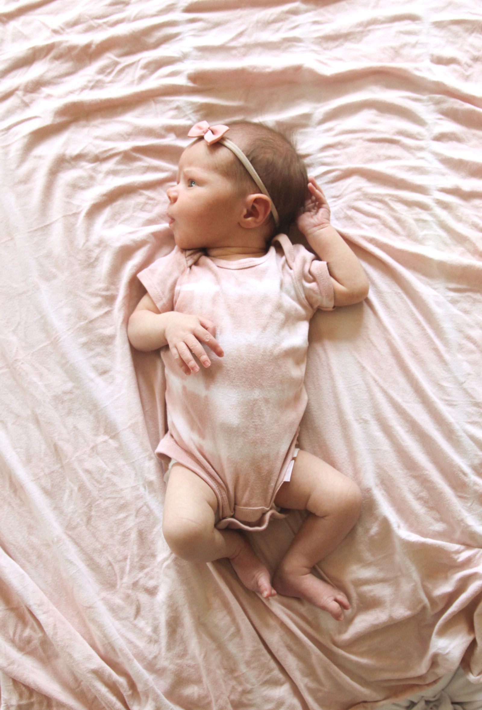 How to Dye with Avocado: Baby Tie Dye Onesie and Swaddle Set + a tutorial featured by Top US Craft Blog + The Pretty Life Girls