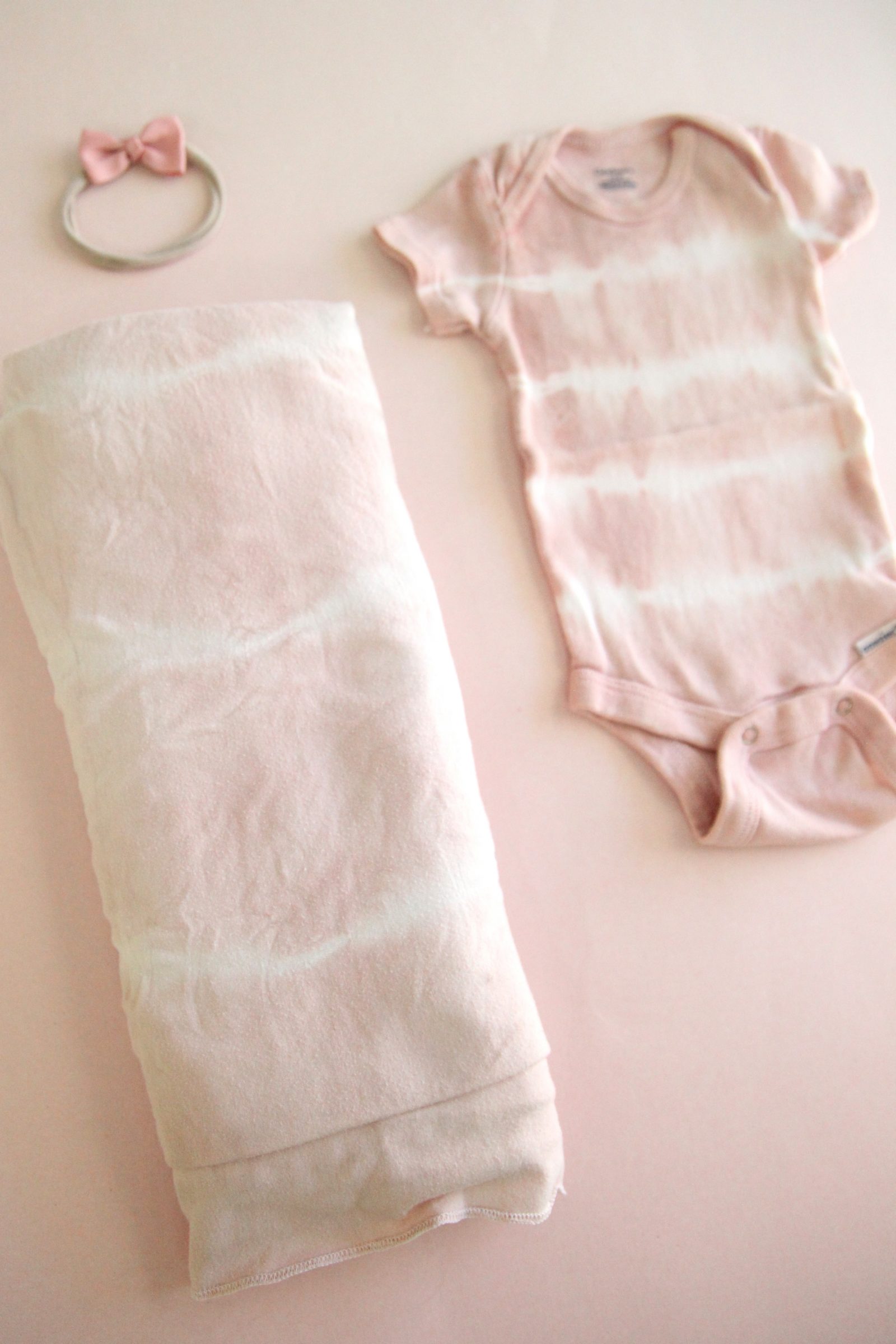 How to Dye with Avocado: Baby Tie Dye Onesie and Swaddle Set + a tutorial featured by Top US Craft Blog + The Pretty Life Girls