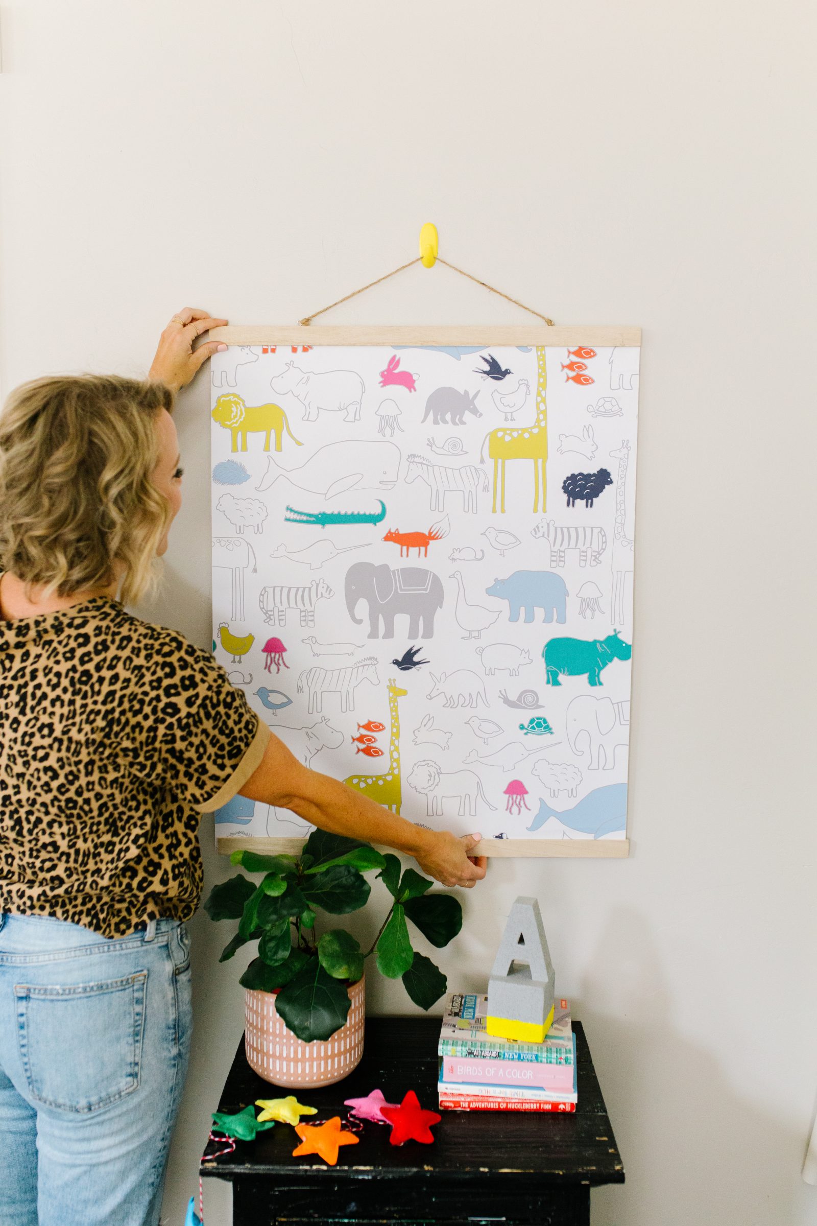 What to Do with Wallpaper Remnants: DIY Wallpaper Remnant Wall Hanging + a tutorial featured by Top US Craft Blog + The Pretty Life Girls