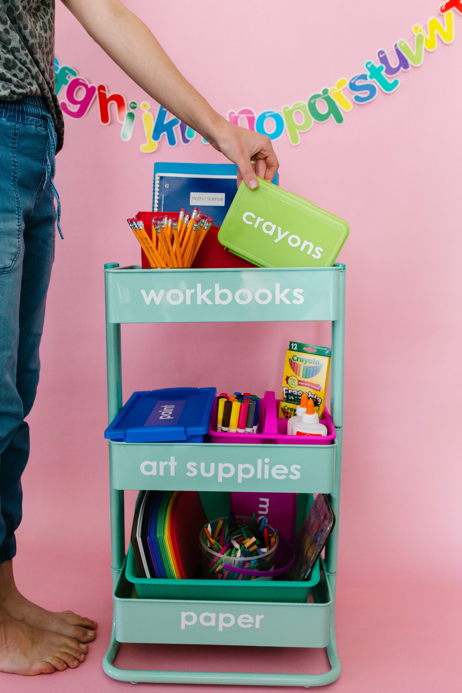 E-Learning Organization: 5 Cute and Productive Homeschool Space Ideas + a tutorial featured by Top US Craft Blog + The Pretty Life Girls: + rolling cart organization
