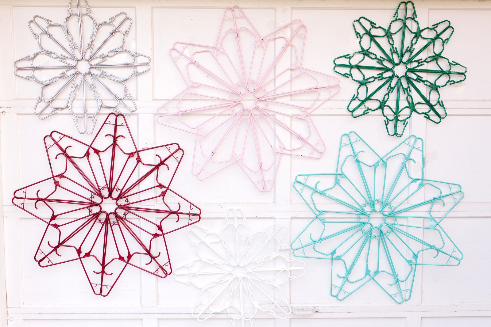 DIY Winter Snowflake Backdrop with Hangers + a tutorial featured by Top US Craft Blog + The Pretty Life Girls