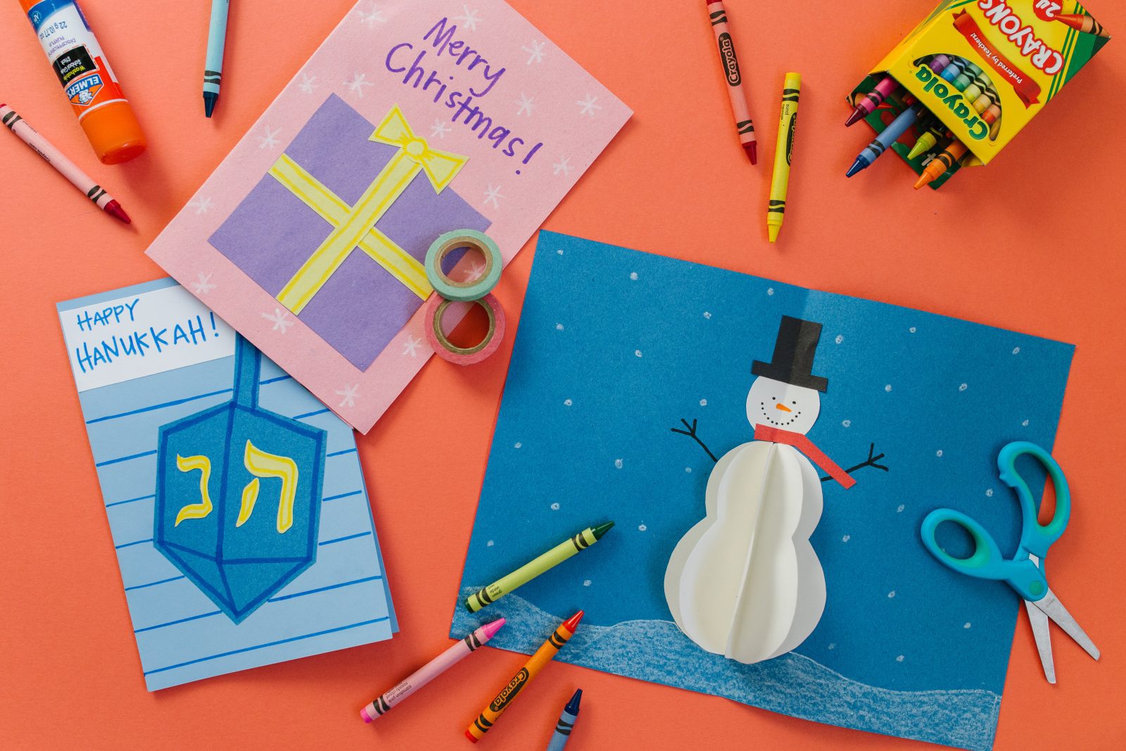 Julehåndværk for børn: Sådan laver du et 3D-snemandskort + en vejledning fra Top US Craft Blog + The Pretty Life Girls