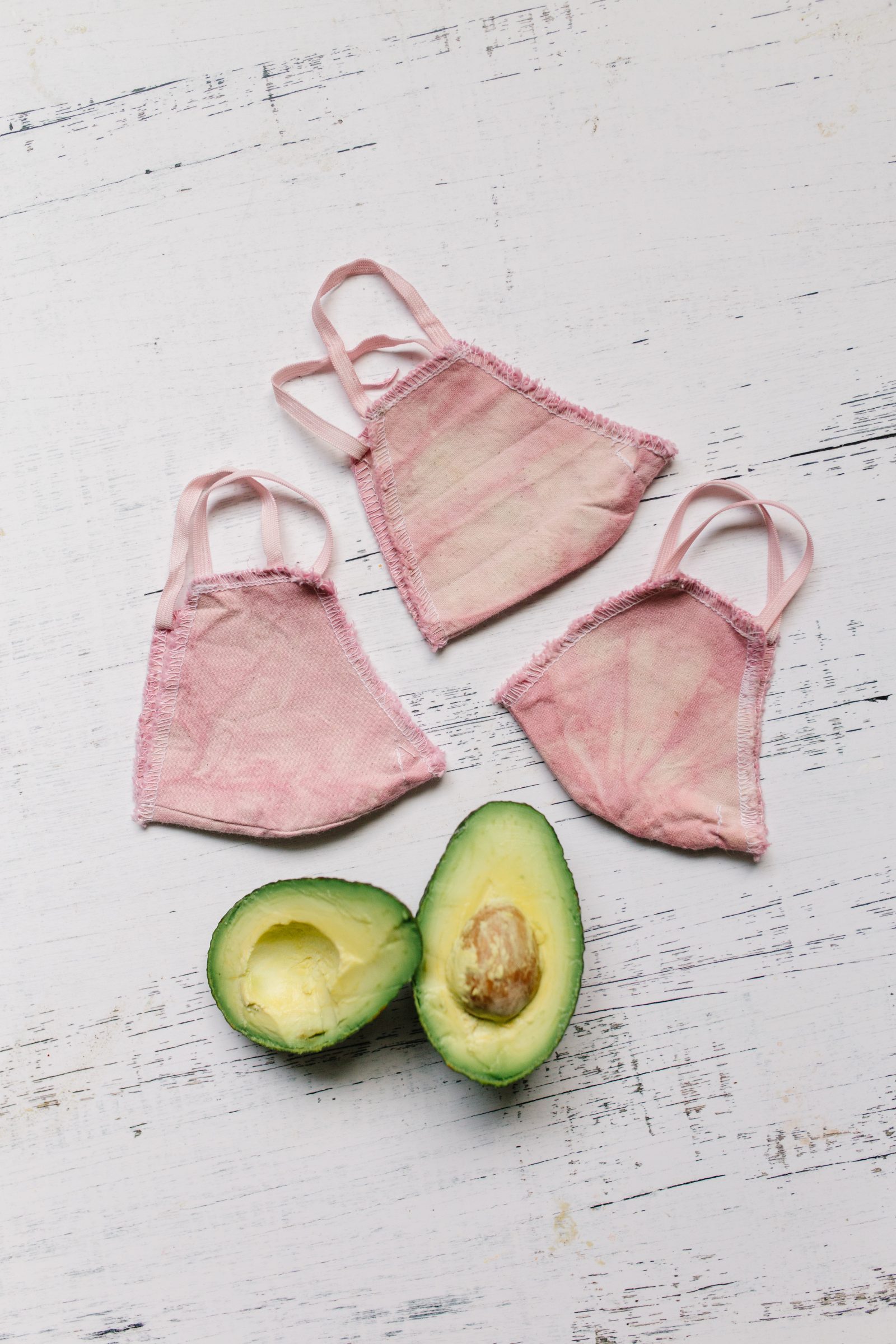 How to Dye with Avocado: Organic Cotton Face Masks Tutorial + a tutorial featured by Top US Craft Blog + The Pretty Life Girls