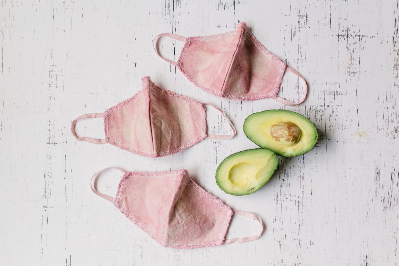 How to Dye with Avocado: Organic Cotton Face Masks Tutorial + a tutorial featured by Top US Craft Blog + The Pretty Life Girls