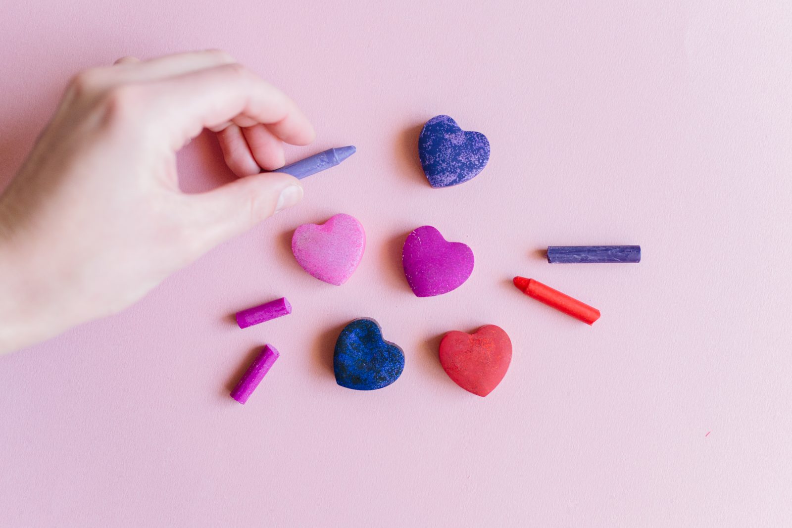 Valentines Day Crafts: Silicone Mold Melted Crayon Hearts + a tutorial featured by Top US Craft Blog + The Pretty Life Girls