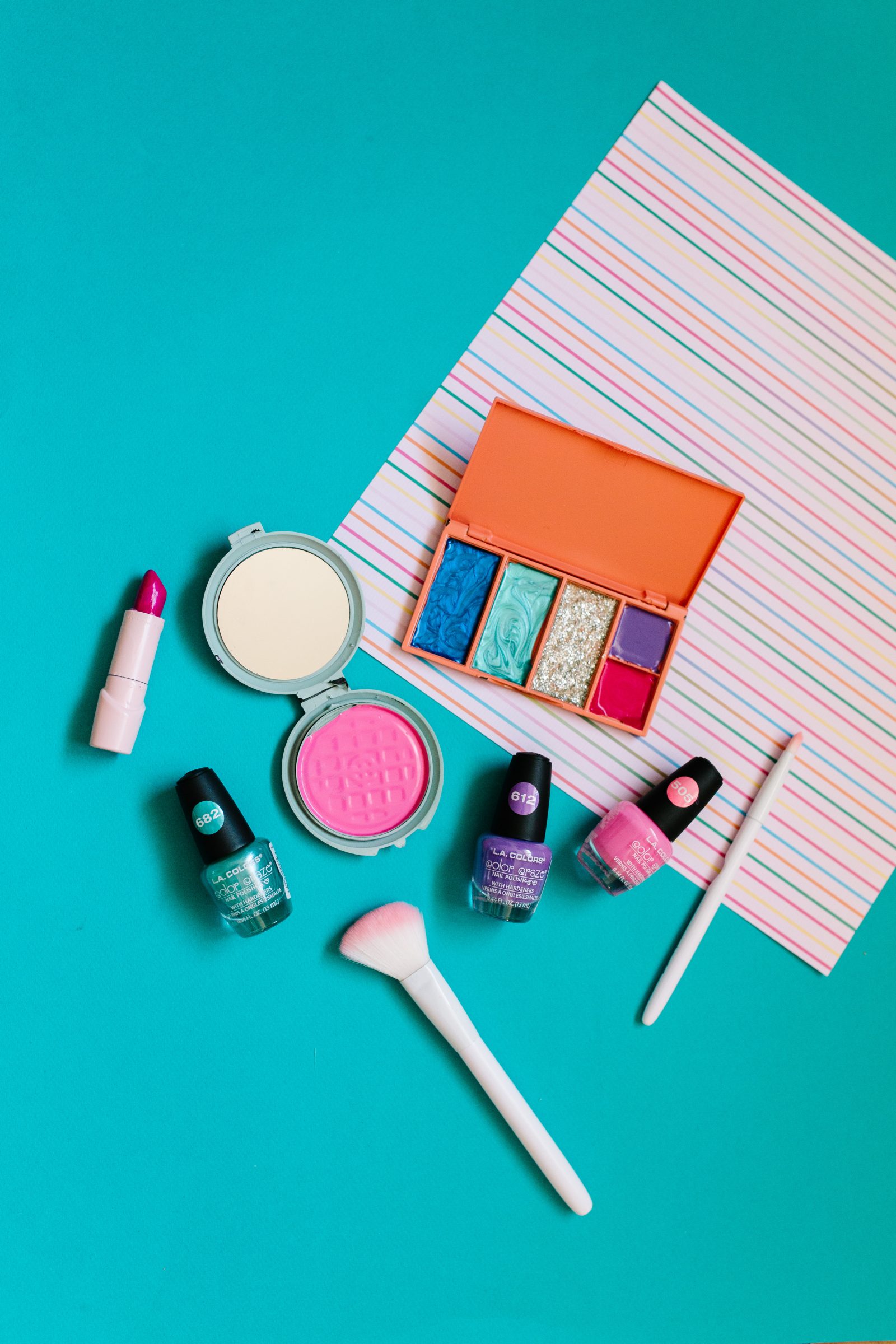 How to Make an Easy Play Makeup Set + a tutorial featured by Top US Craft Blog + The Pretty Life Girls