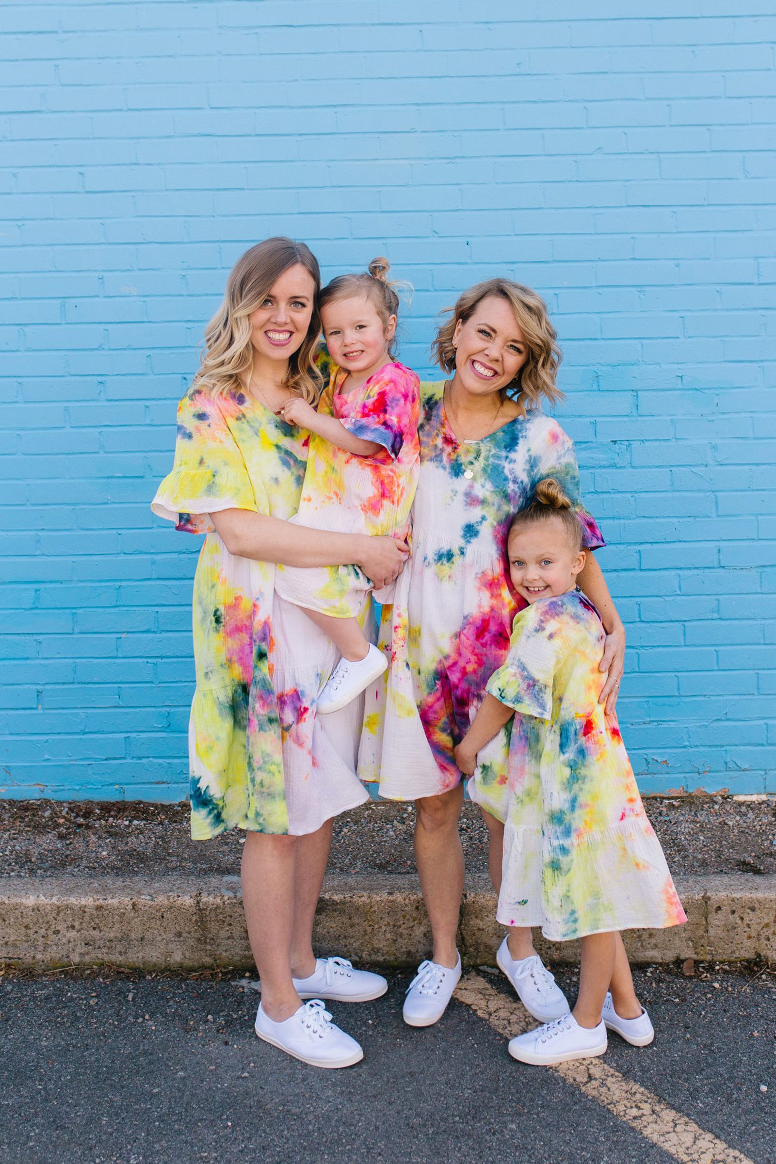 Mommy & Me Fashion: DIY Ice Dyed Dresses + a tutorial featured by Top US Craft Blog + The Pretty Life Girls